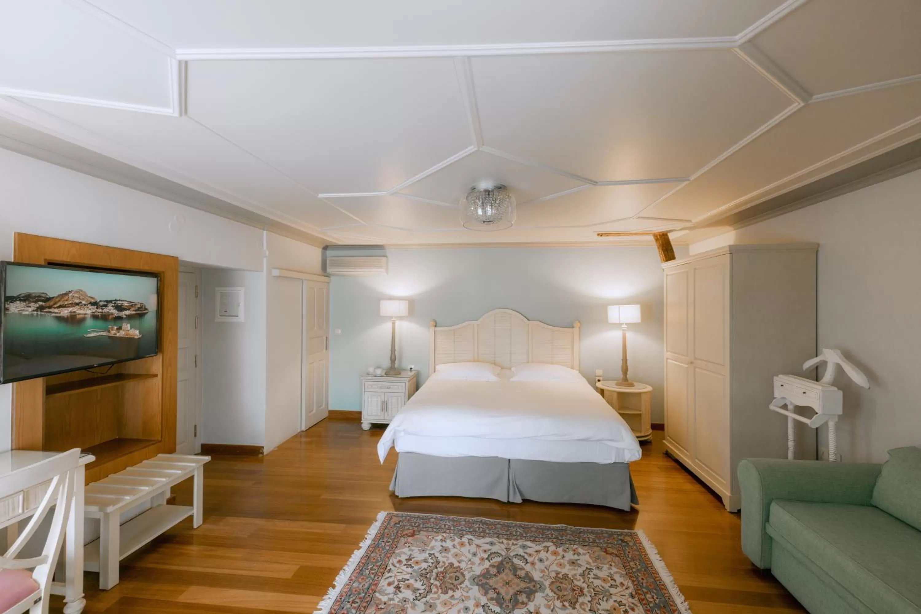 Photo of the whole room, Bed in Kastello Hotel