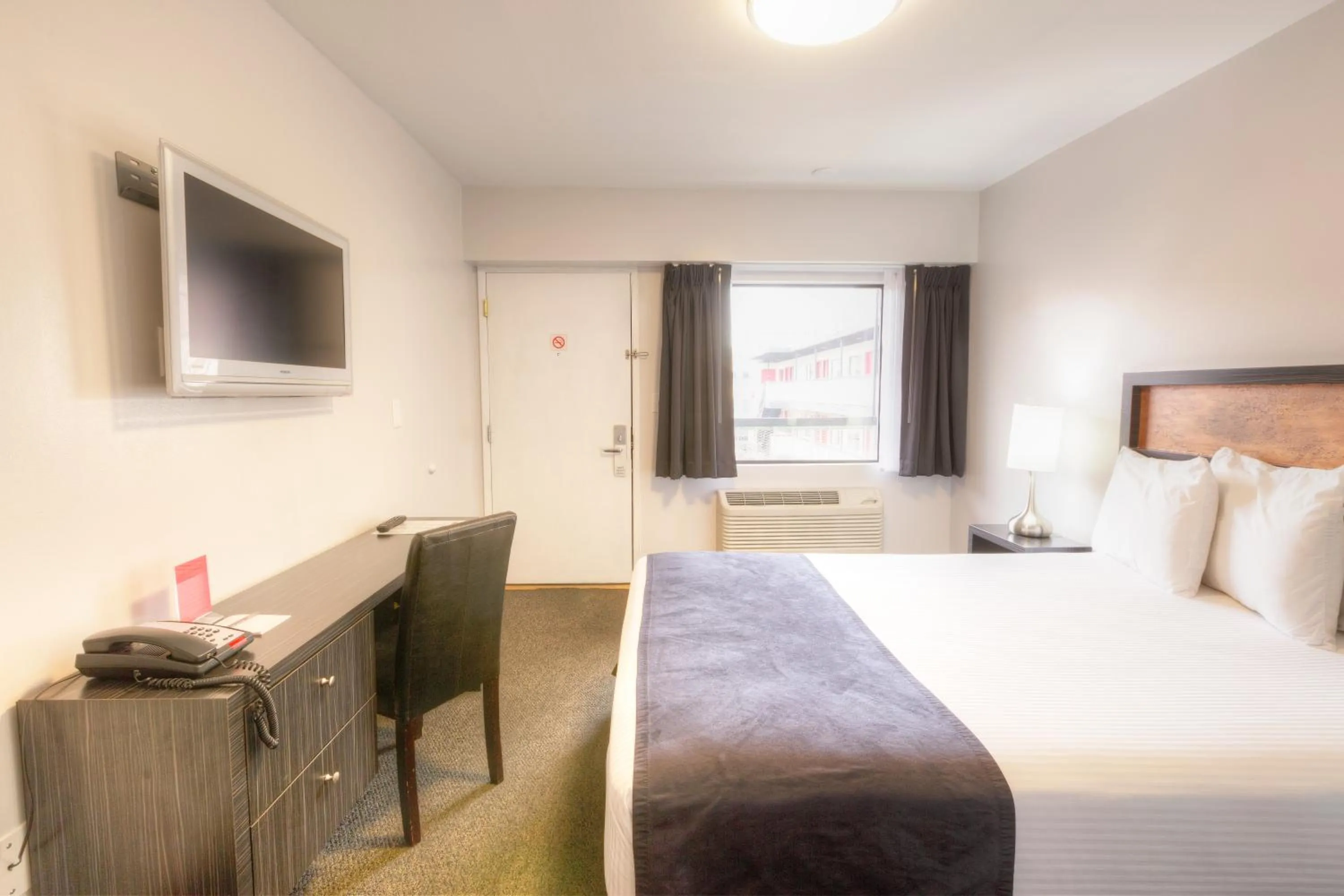 TV and multimedia, Bed in Hotel Ruby