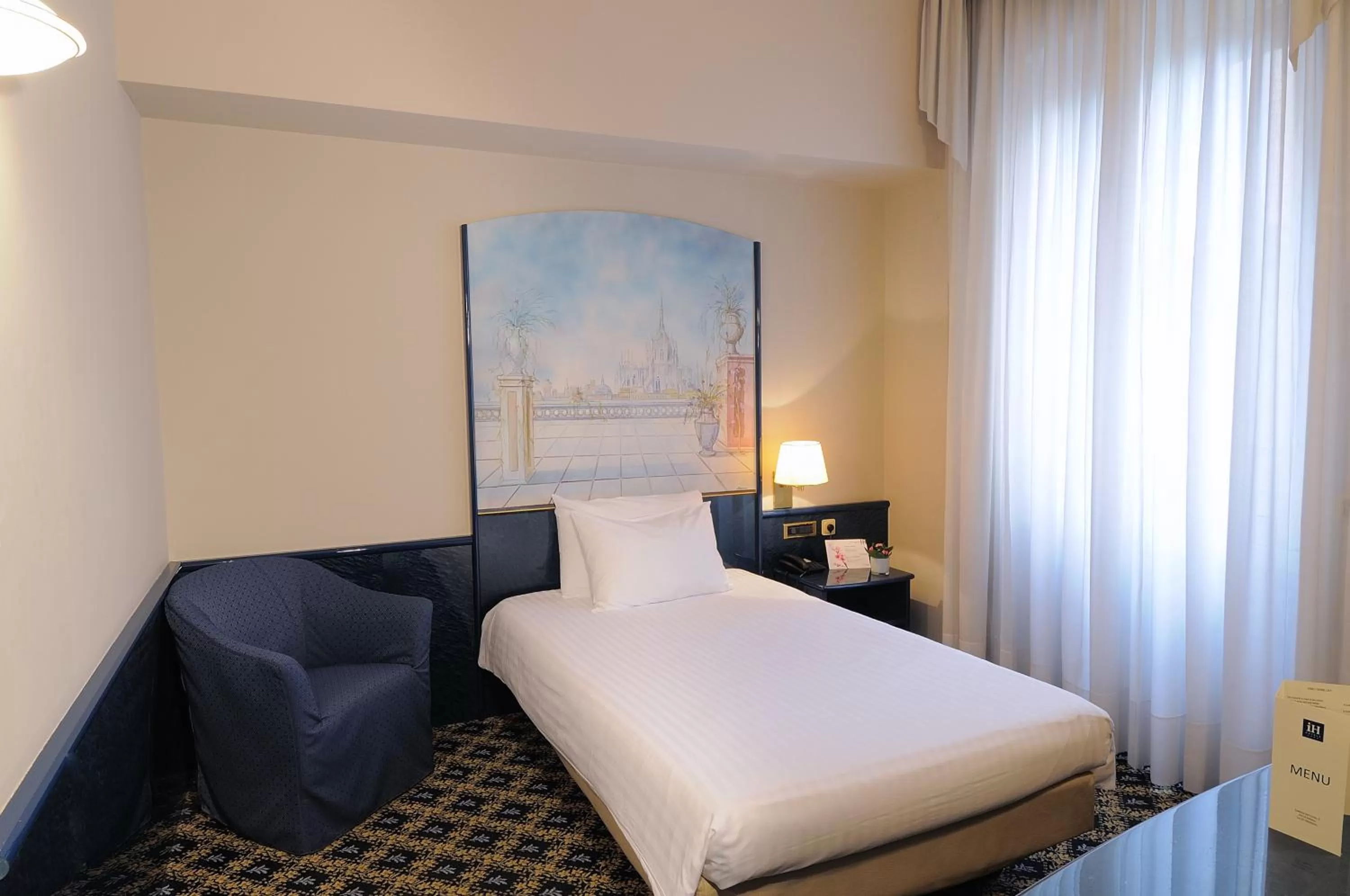 Bed in iH Hotels Milano Ambasciatori