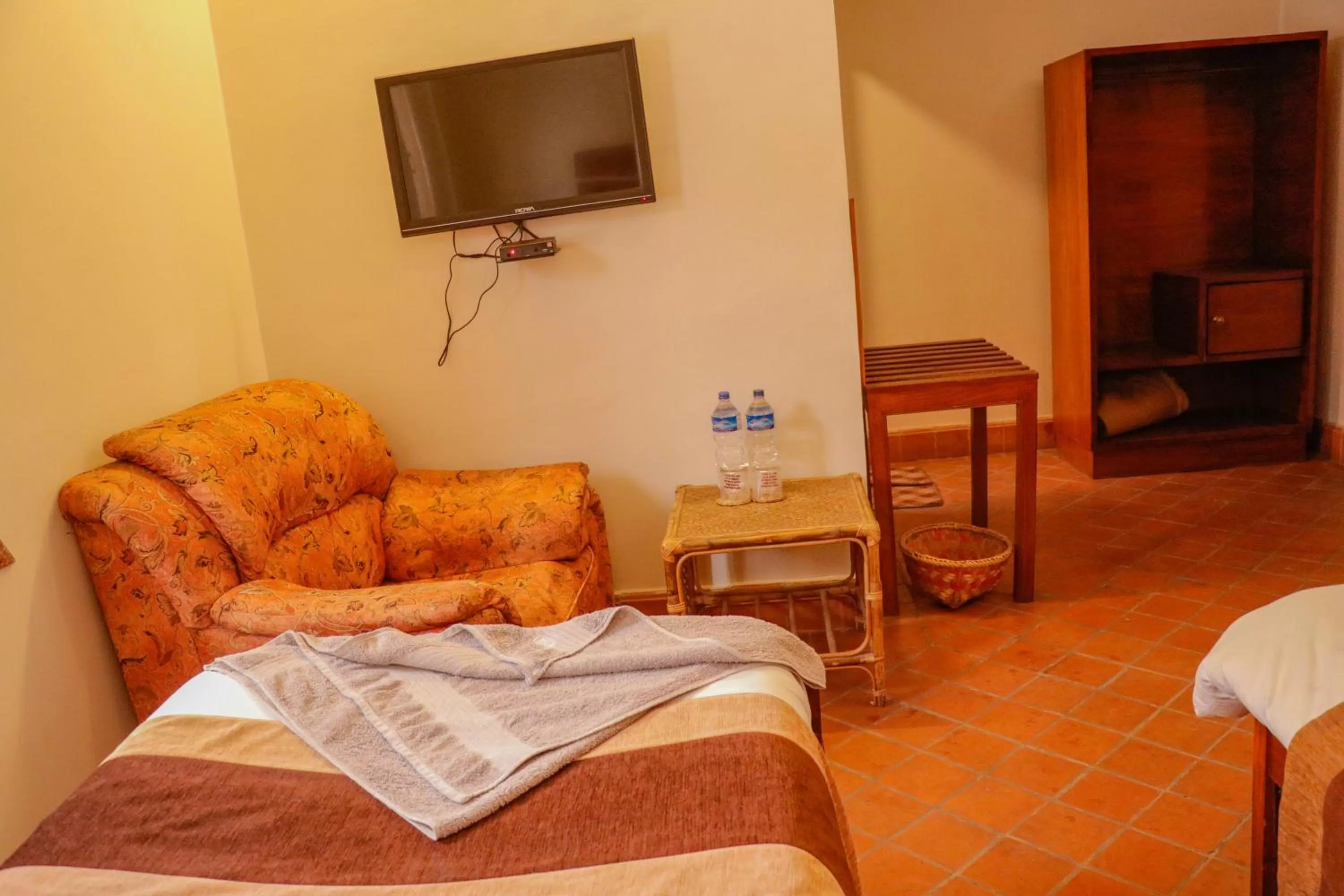 Communal lounge/ TV room, Bed in Hotel ThorongLa Thamel