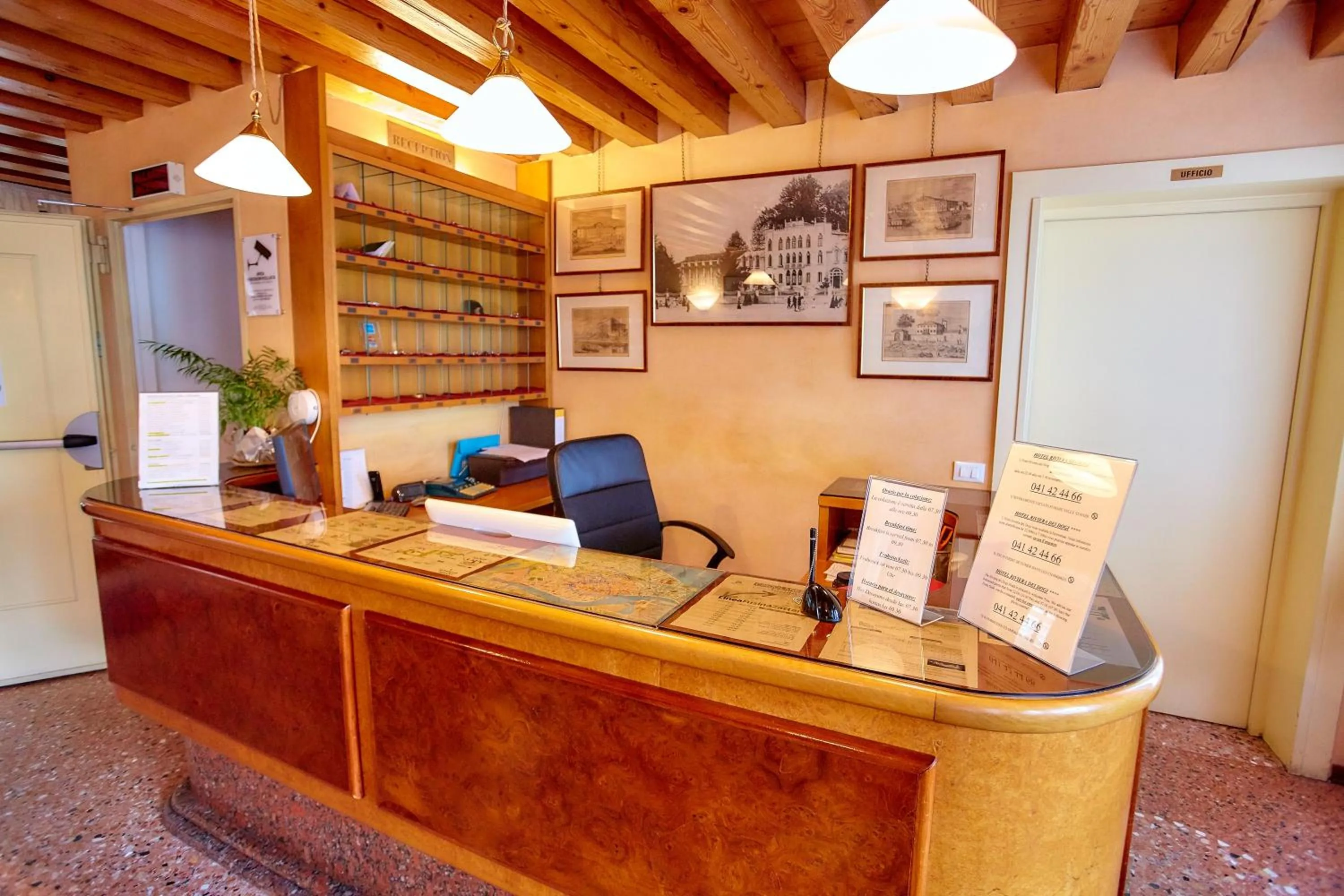 Communal lounge/ TV room in Hotel Riviera dei Dogi