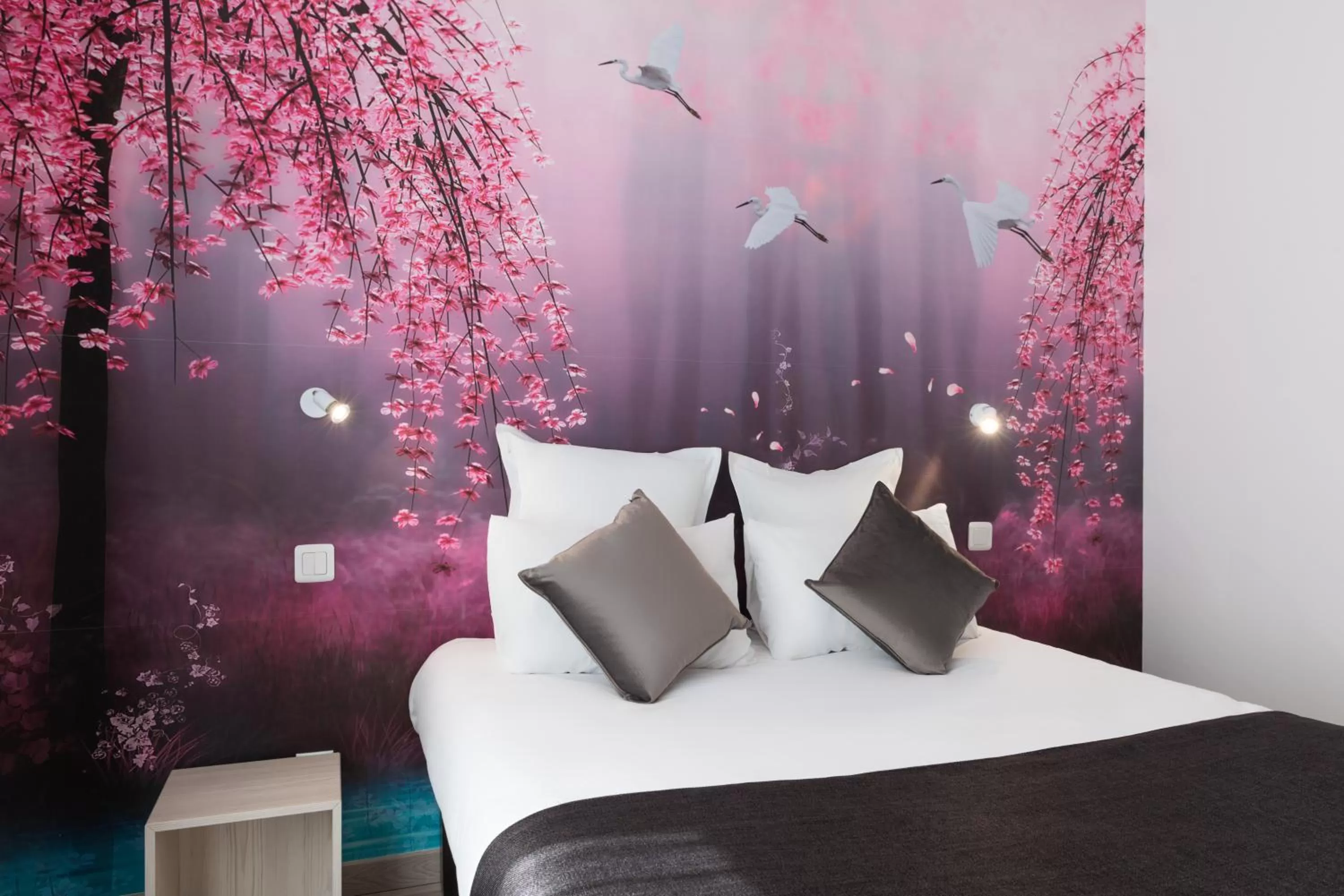 Bedroom, Bed in The Originals City, Hôtel Notre Dame, Rouen