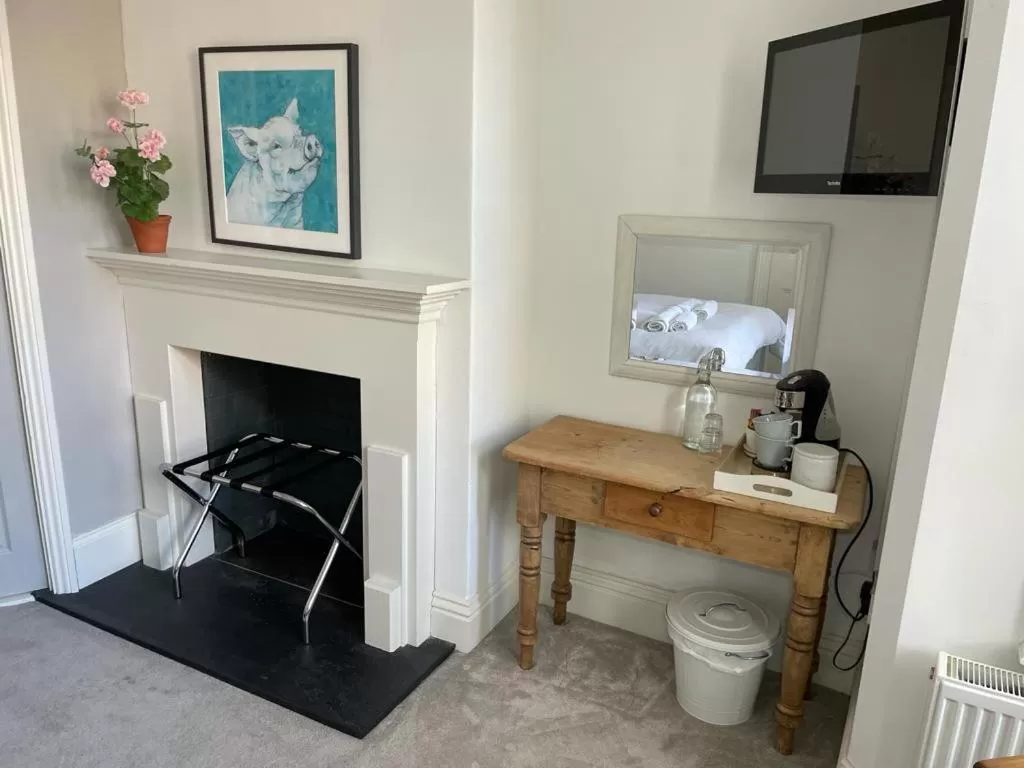 TV and multimedia in Poplars Farm