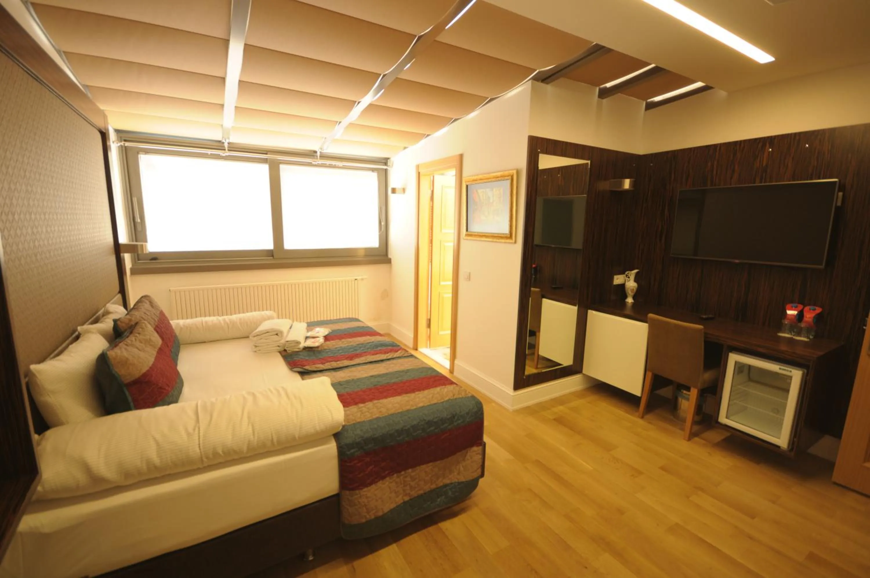 Photo of the whole room, Bed in Ottopera Hotel