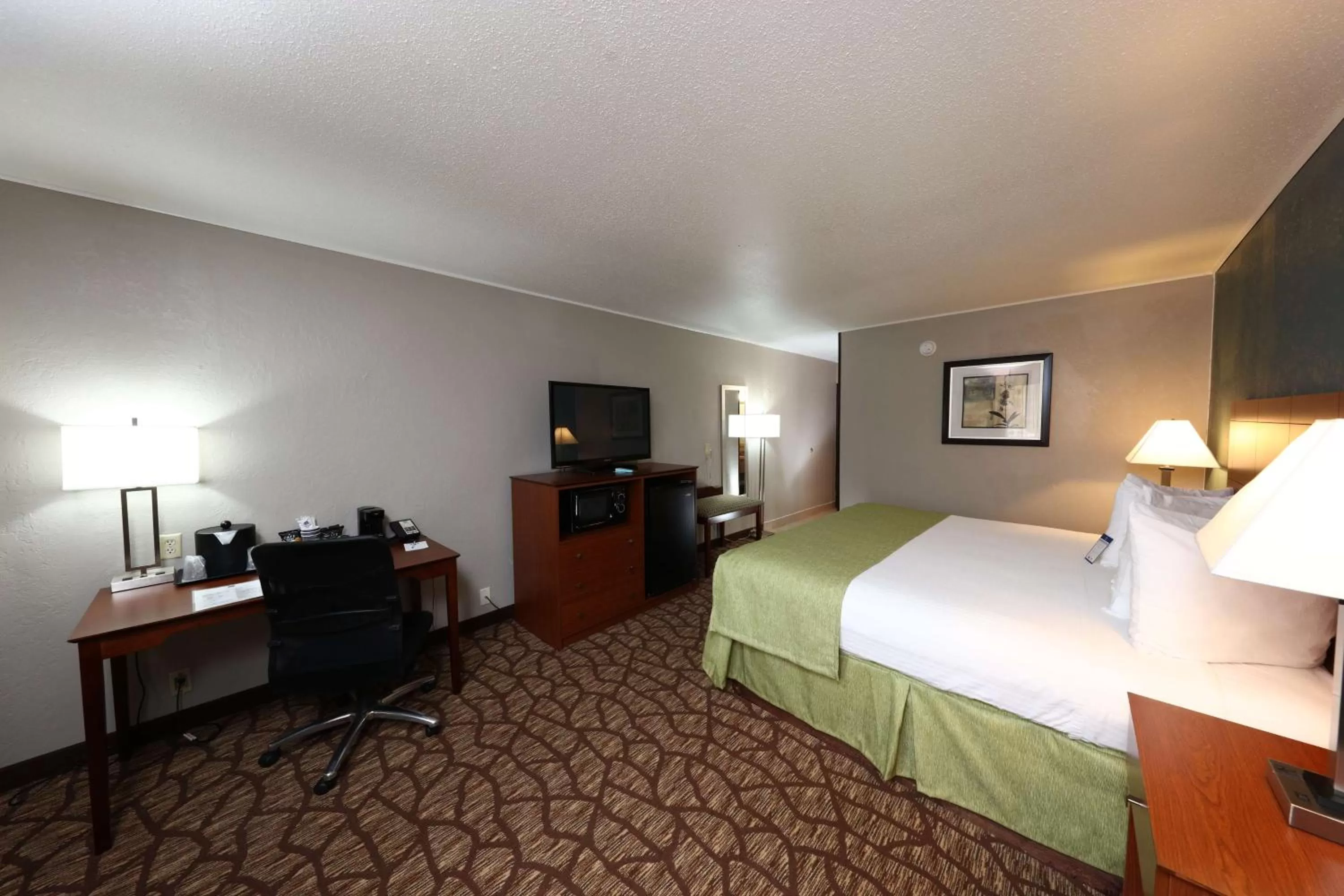 King Suite with Kitchenette in AmericInn by Wyndham Grand Rapids Airport North
