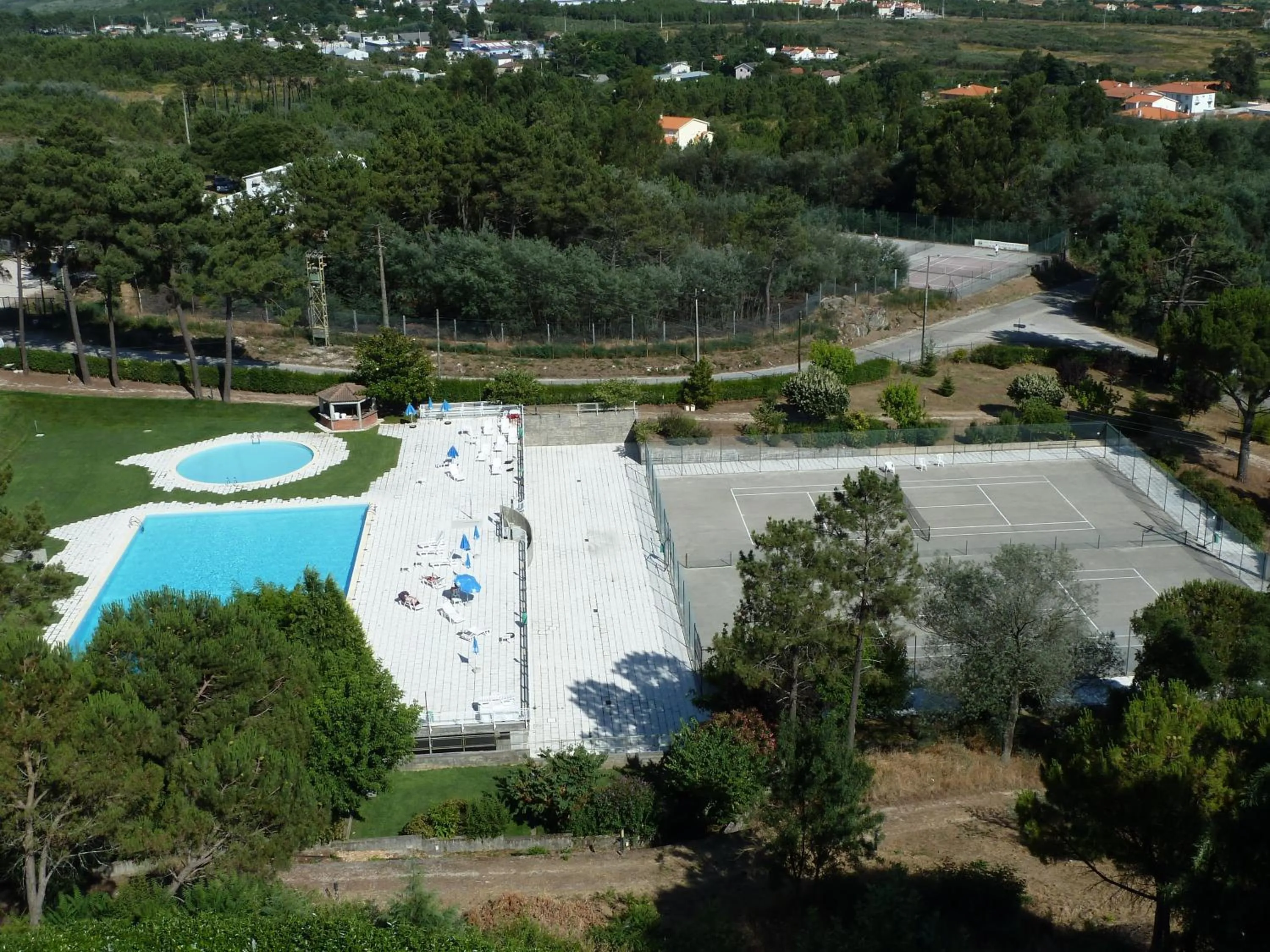 Tennis court in Hotel Senhora do Castelo