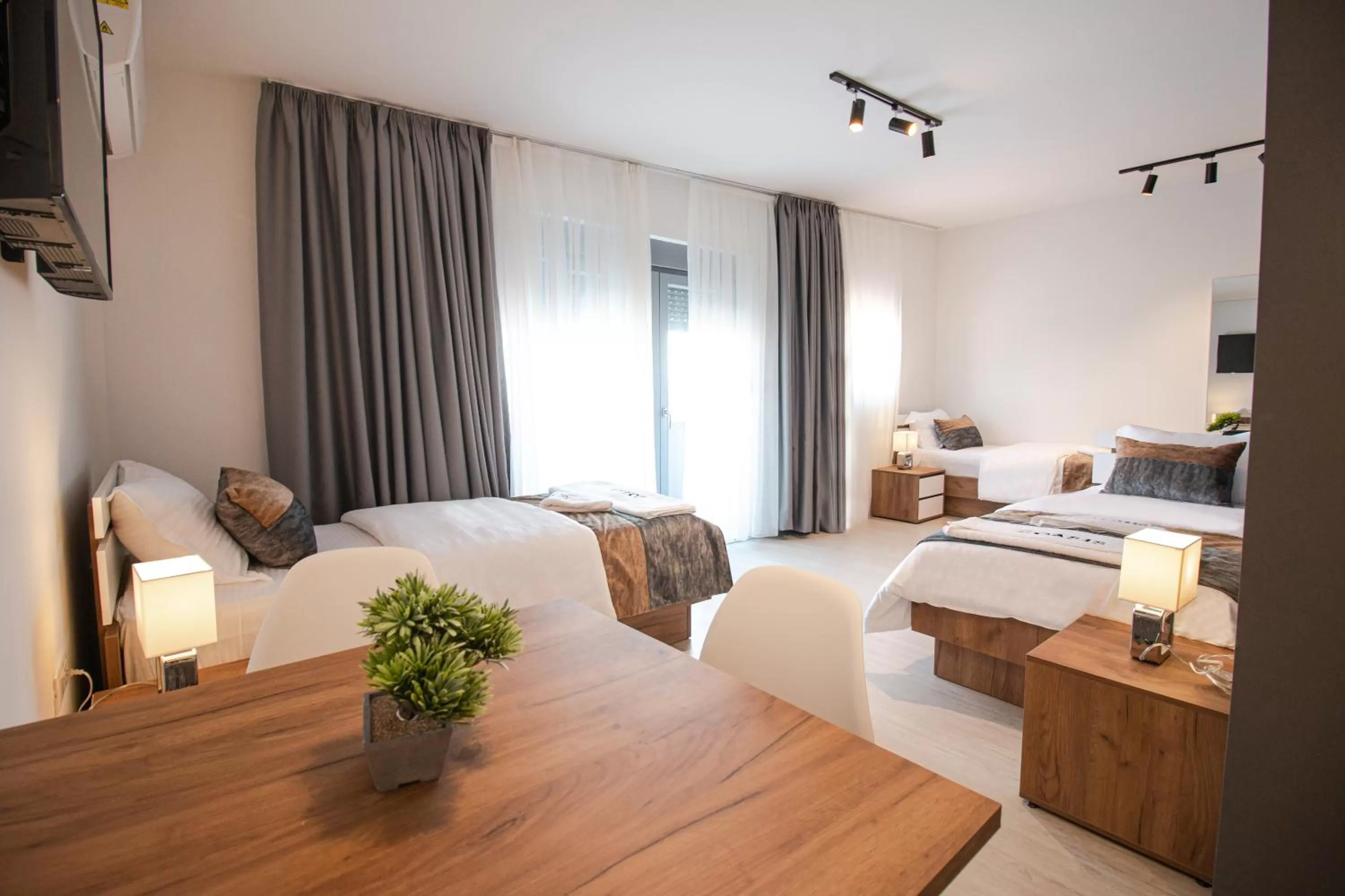 Photo of the whole room in OASIS Apartments