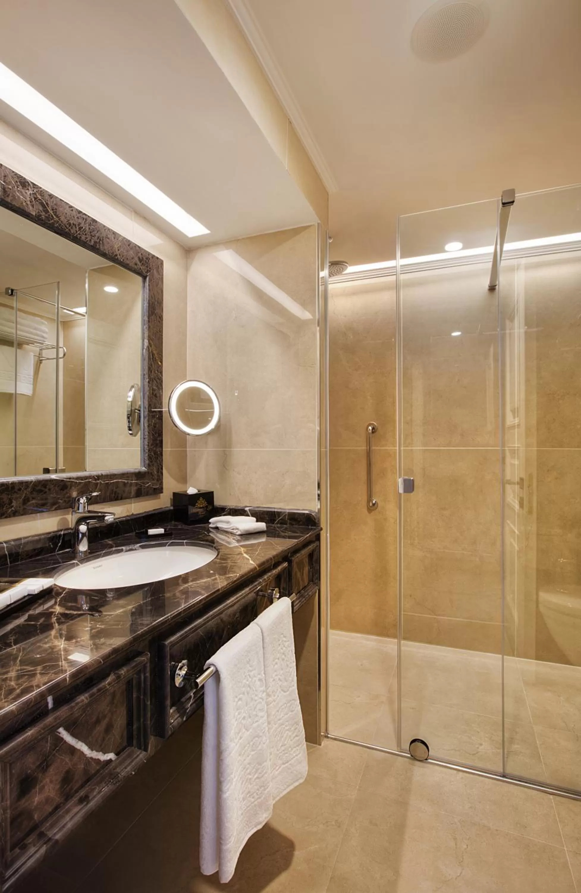 Toilet in Ottoman's Life Hotel Deluxe