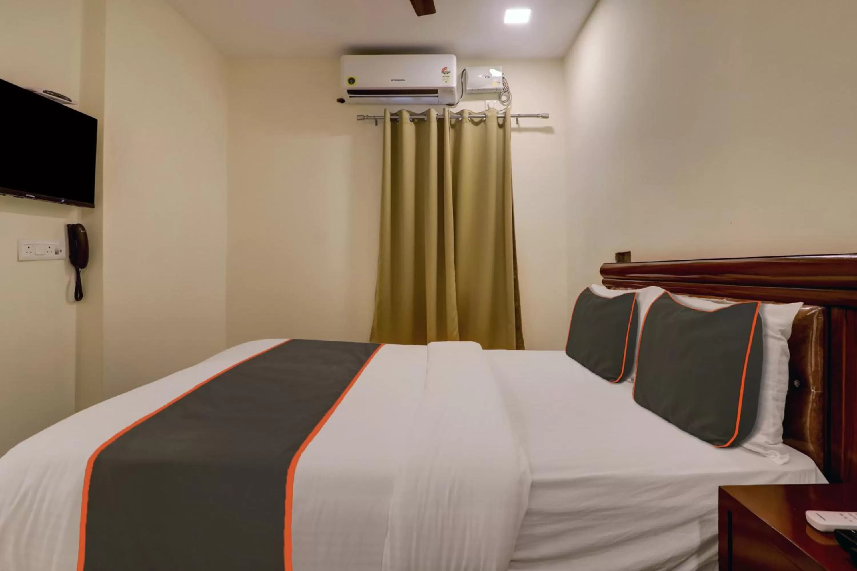 Bedroom, Bed in Super OYO Collection O Halcyon Madhapur