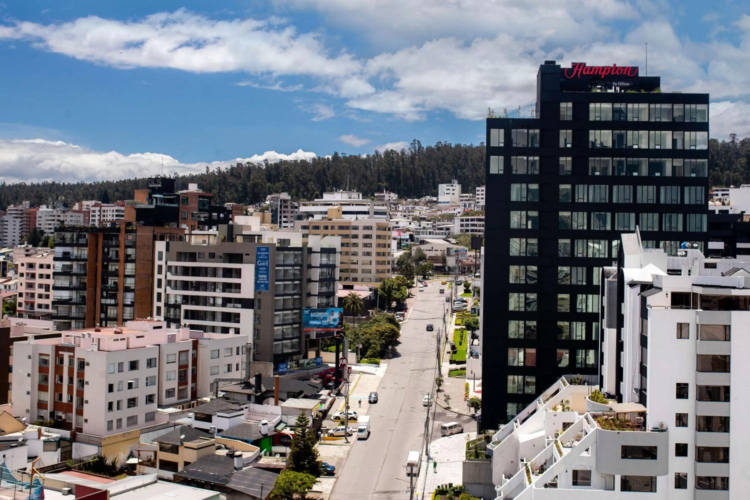 Property building in Hampton By Hilton Quito La Carolina Park