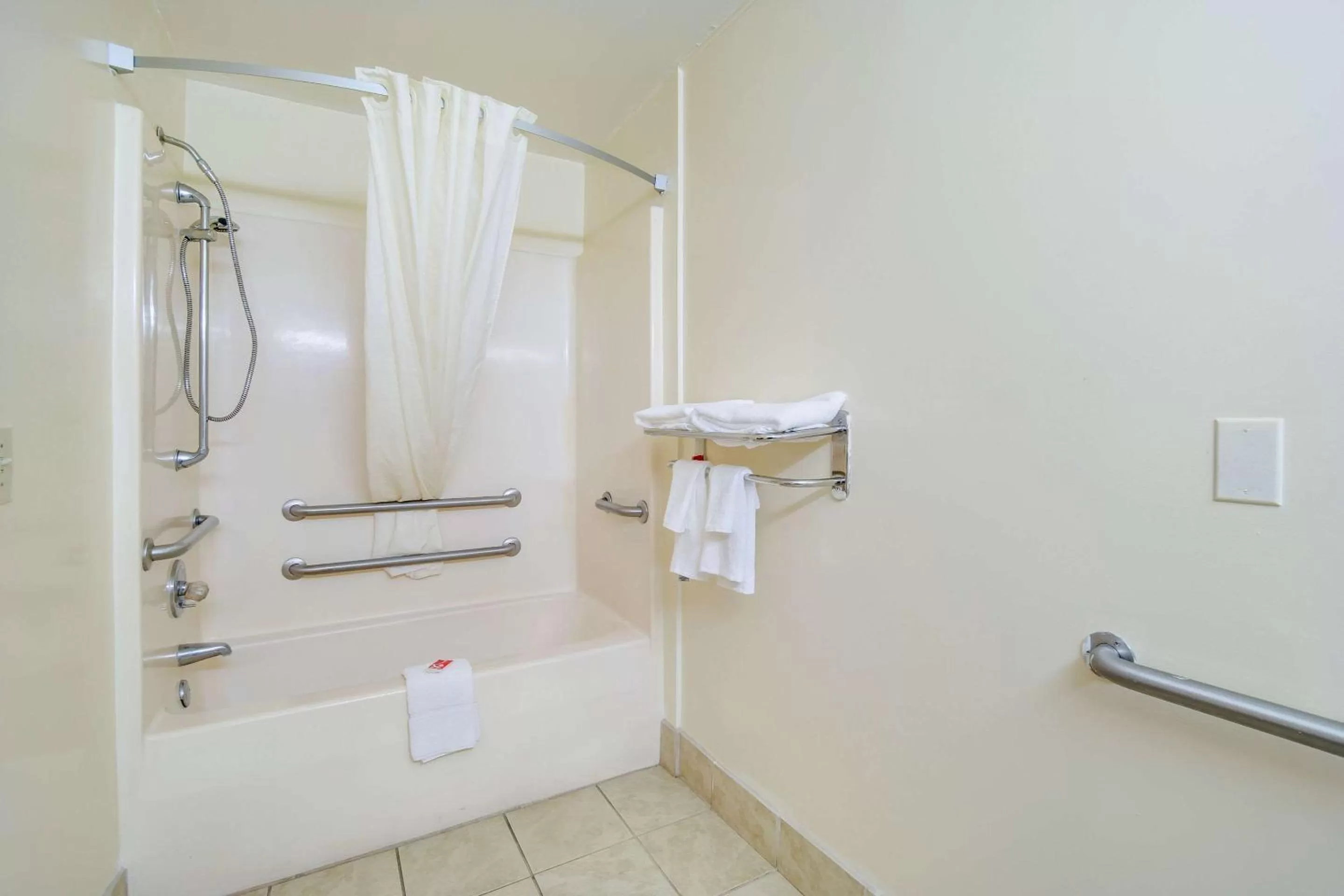 Photo of the whole room in Econo Lodge Santee