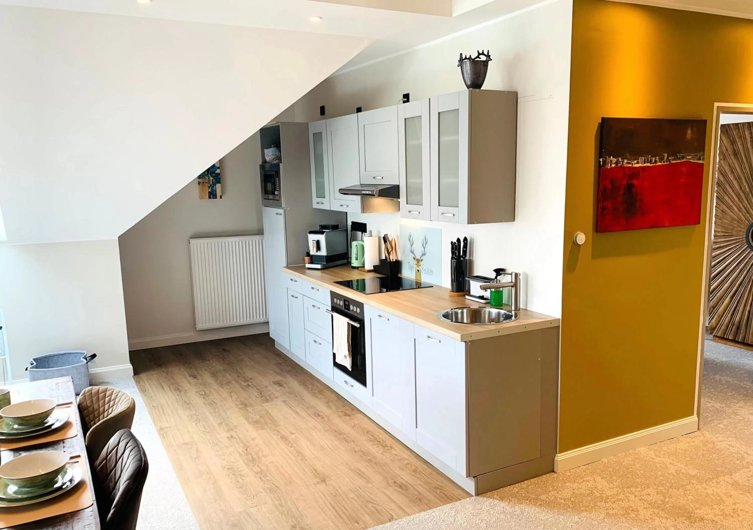 Kitchen/Kitchenette in BESOTEL Mettmann