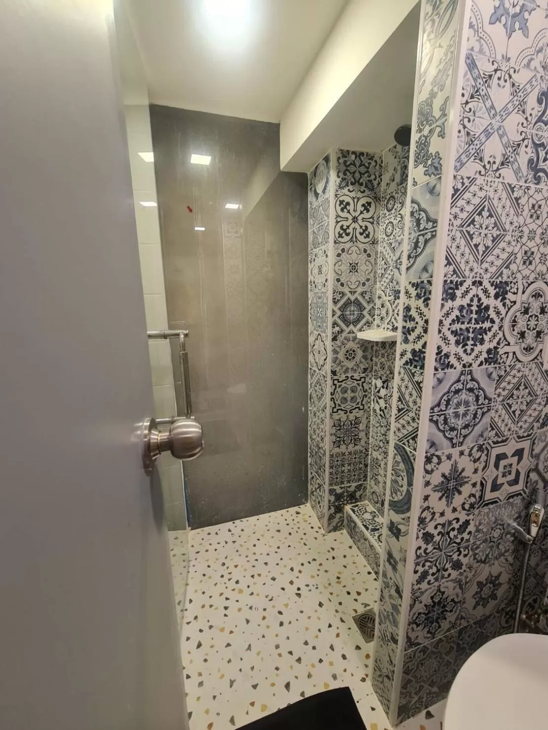 Shower in Suraya Bangkok