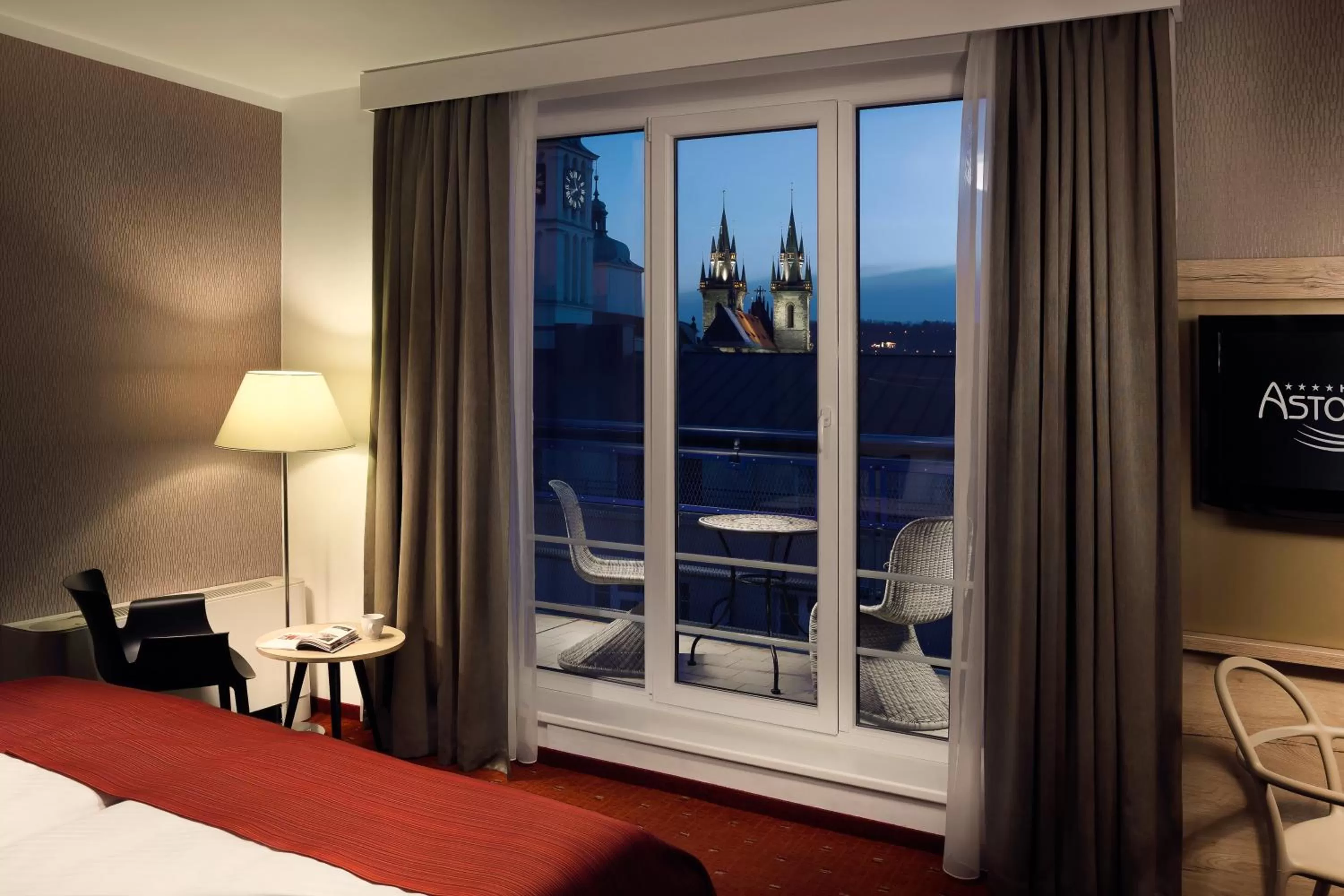 Balcony/Terrace, Bed in Astoria Hotel