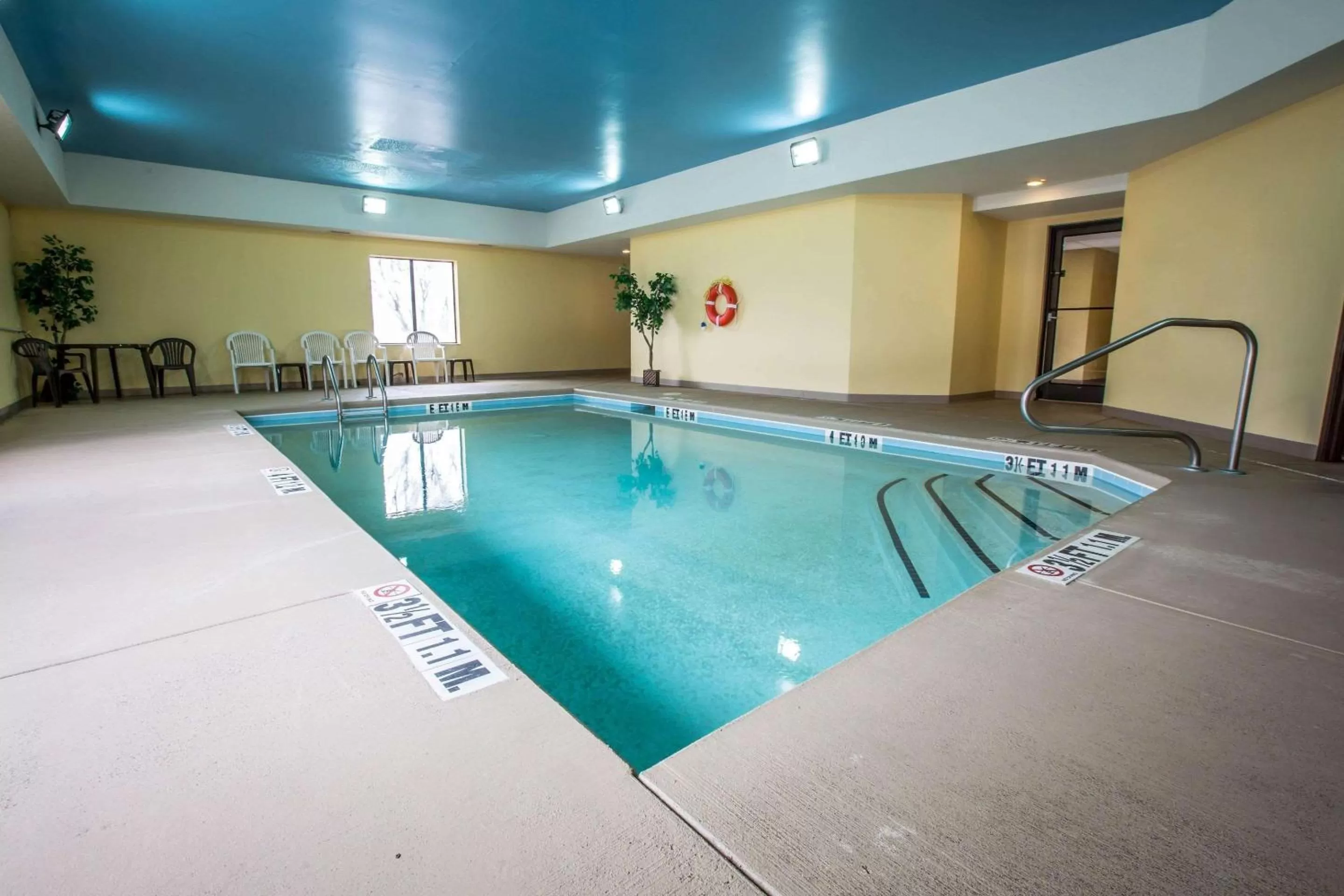 Swimming pool in Quality Inn Franklin