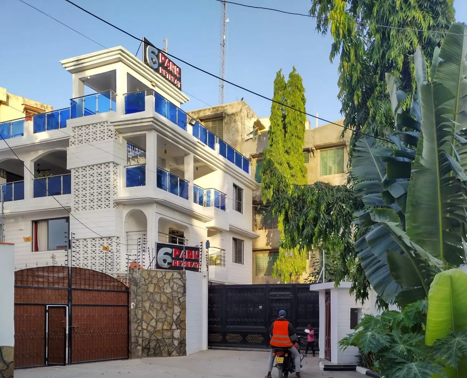 Property Building in 6 Park Retreat