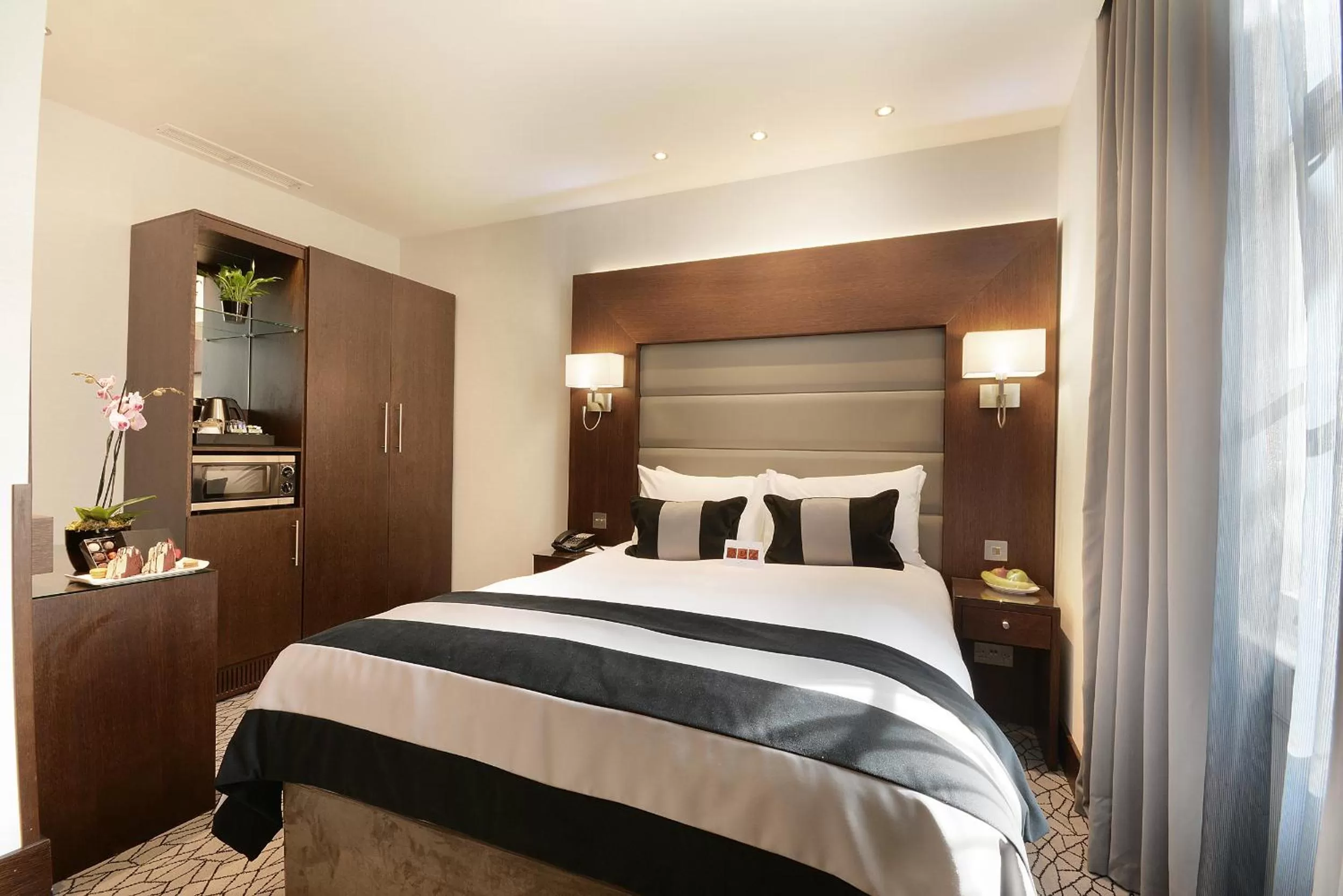 Bedroom, Bed in Park Grand London Lancaster Gate