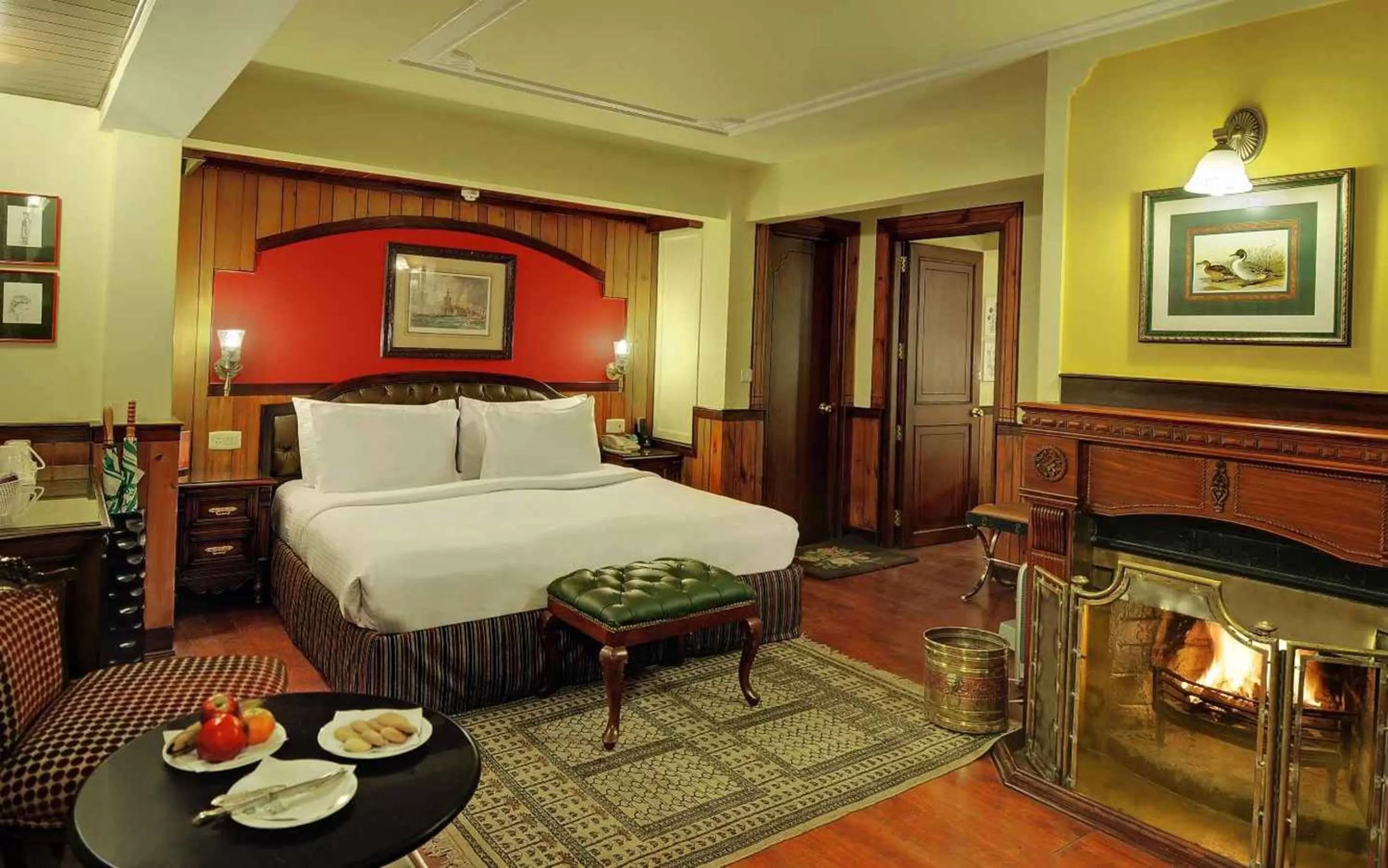 Photo of the whole room, Bed in Mayfair Darjeeling