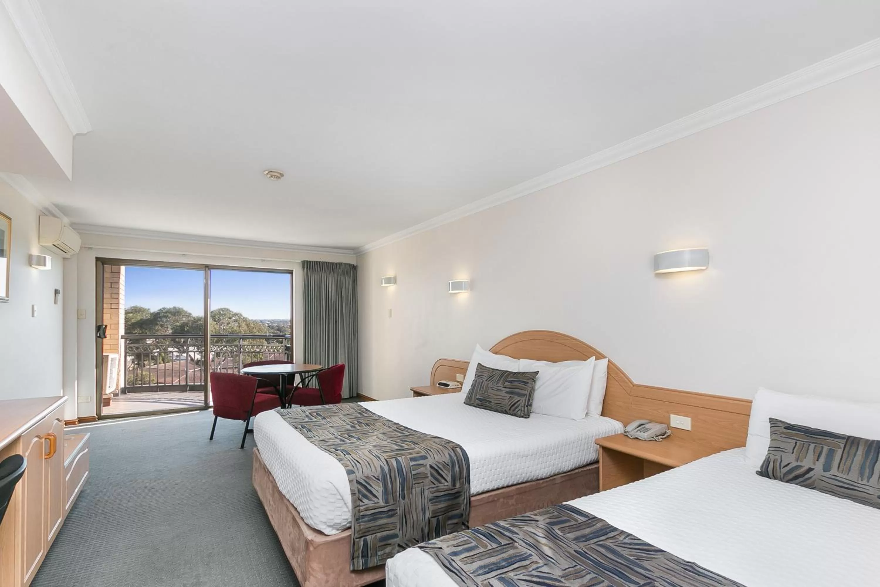 Superior Double or Twin Suite in Great Eastern Motor Lodge