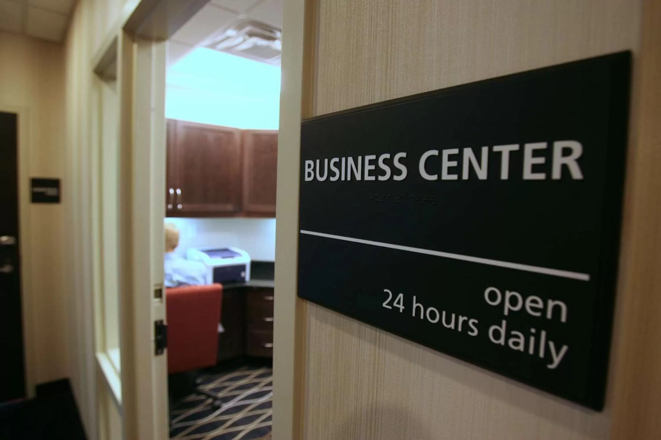 Business facilities in Hampton Inn & Suites Red Deer