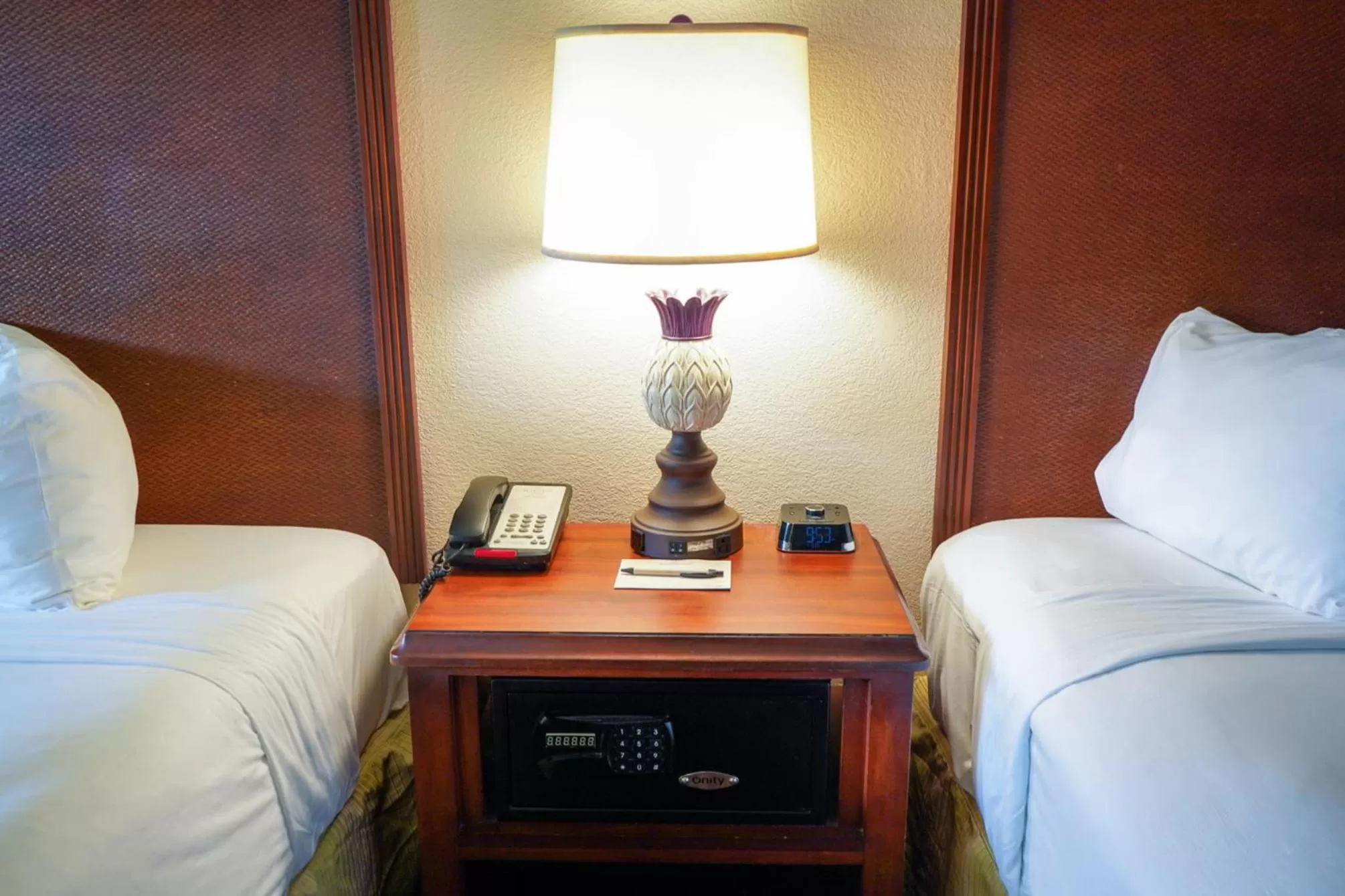 Bed in Rosen Inn International Near The Parks