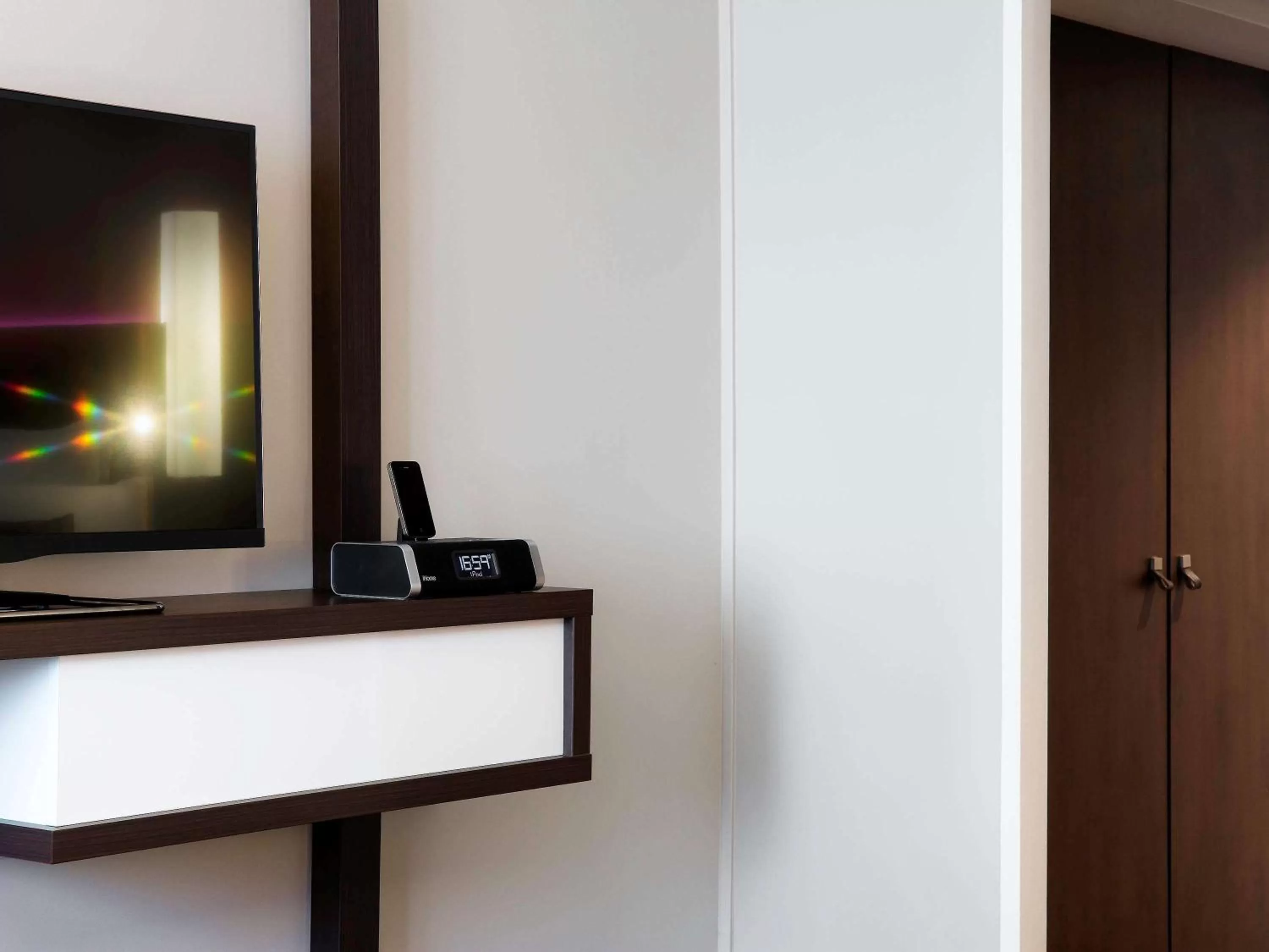 Photo of the whole room, TV/Entertainment Center in Mercure Reims Centre Cathédrale