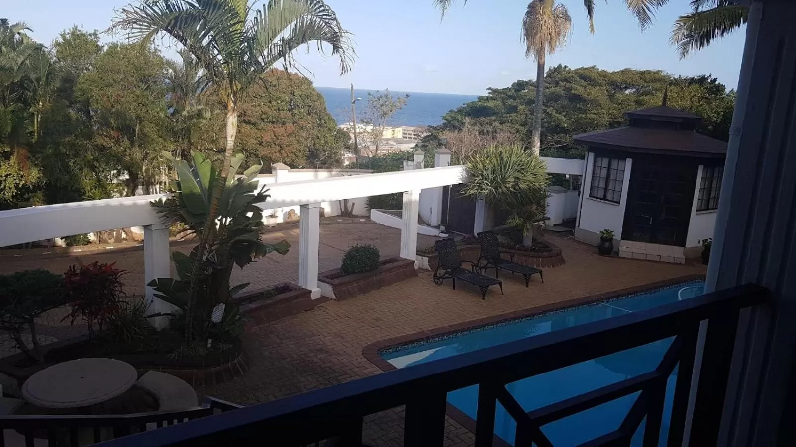 Pool View in Ingwe Manor B&B