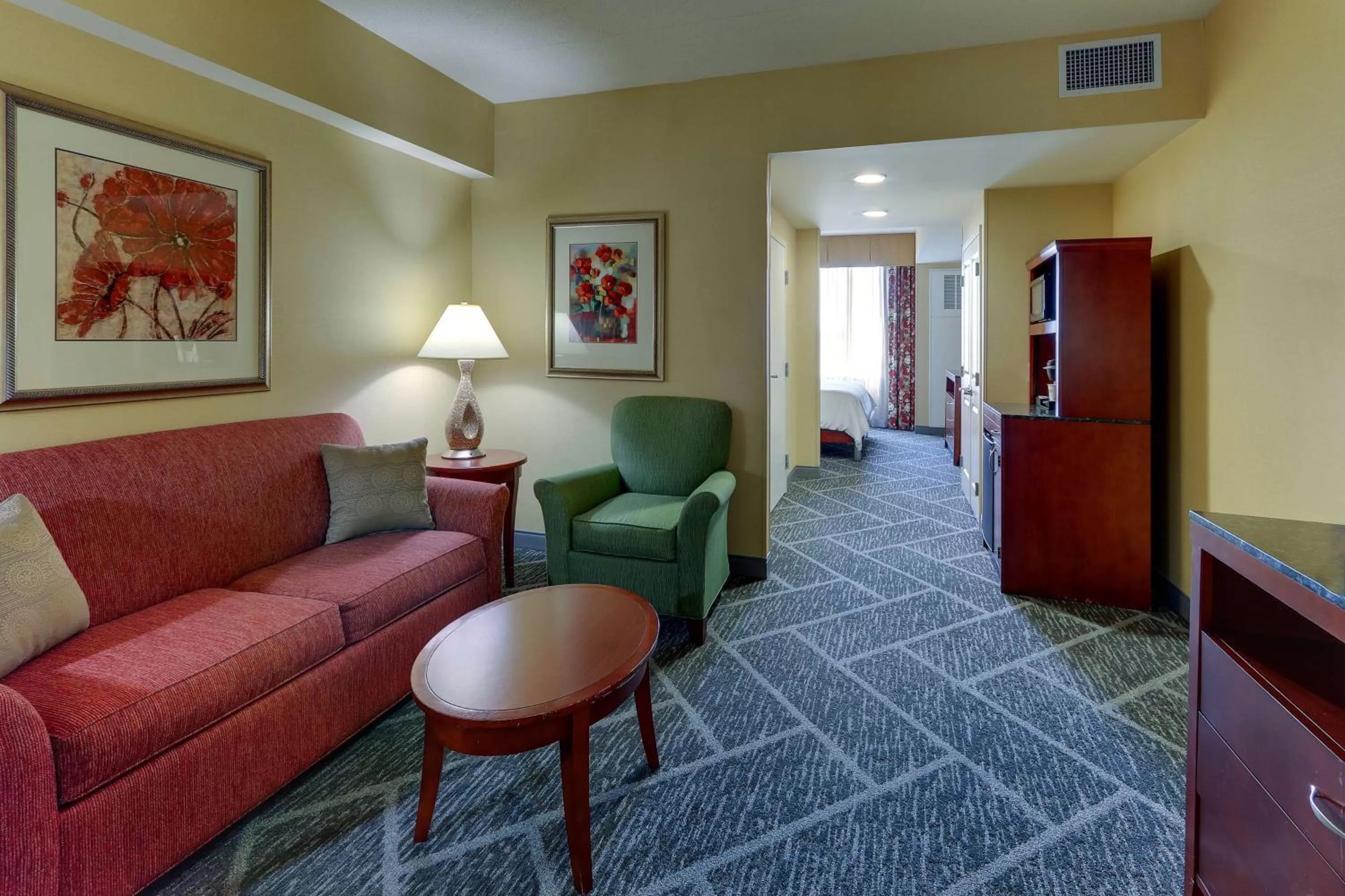 Living room in Hilton Garden Inn Indianapolis Airport