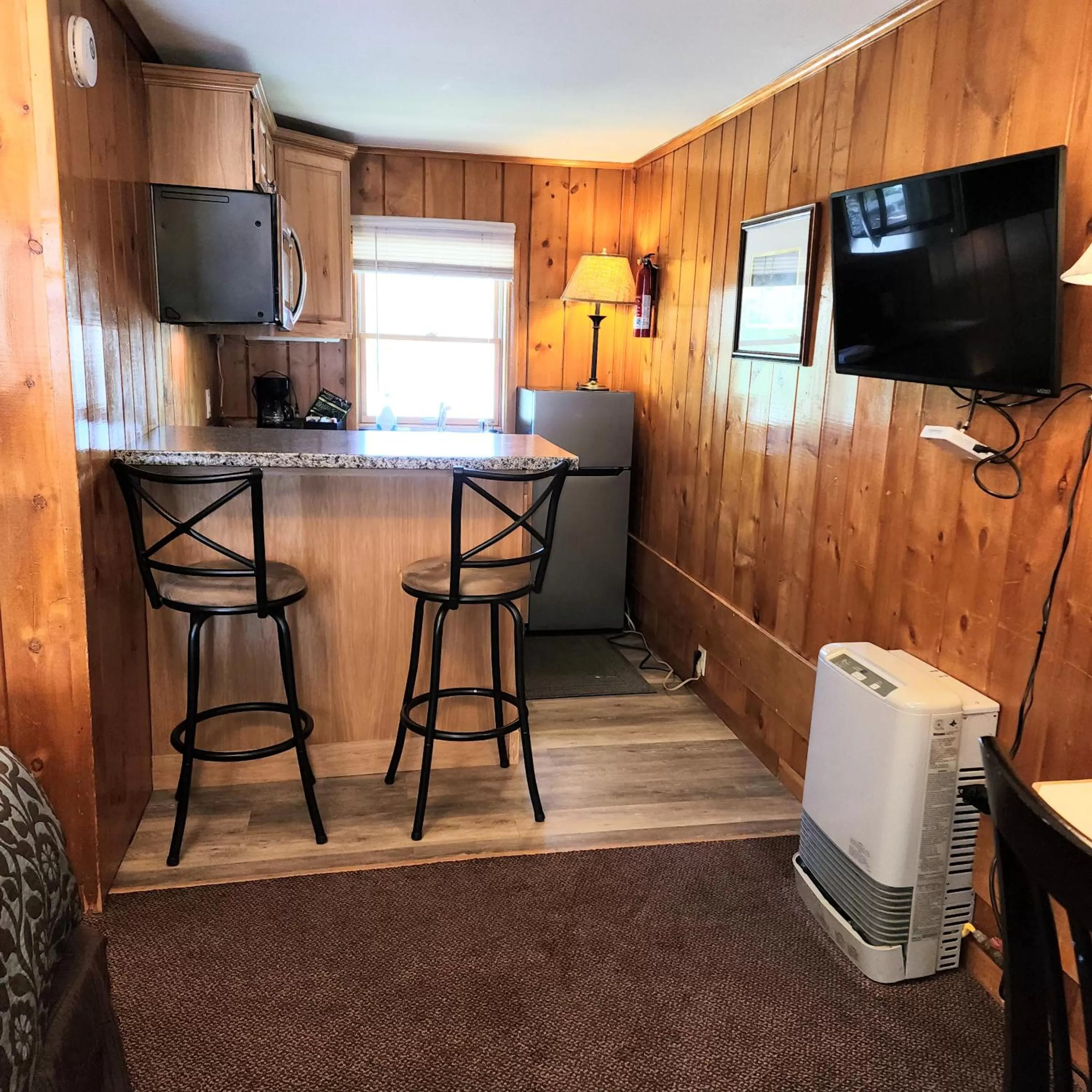 Kitchen or kitchenette in Canyon Motel near Rocky Mountain National Park