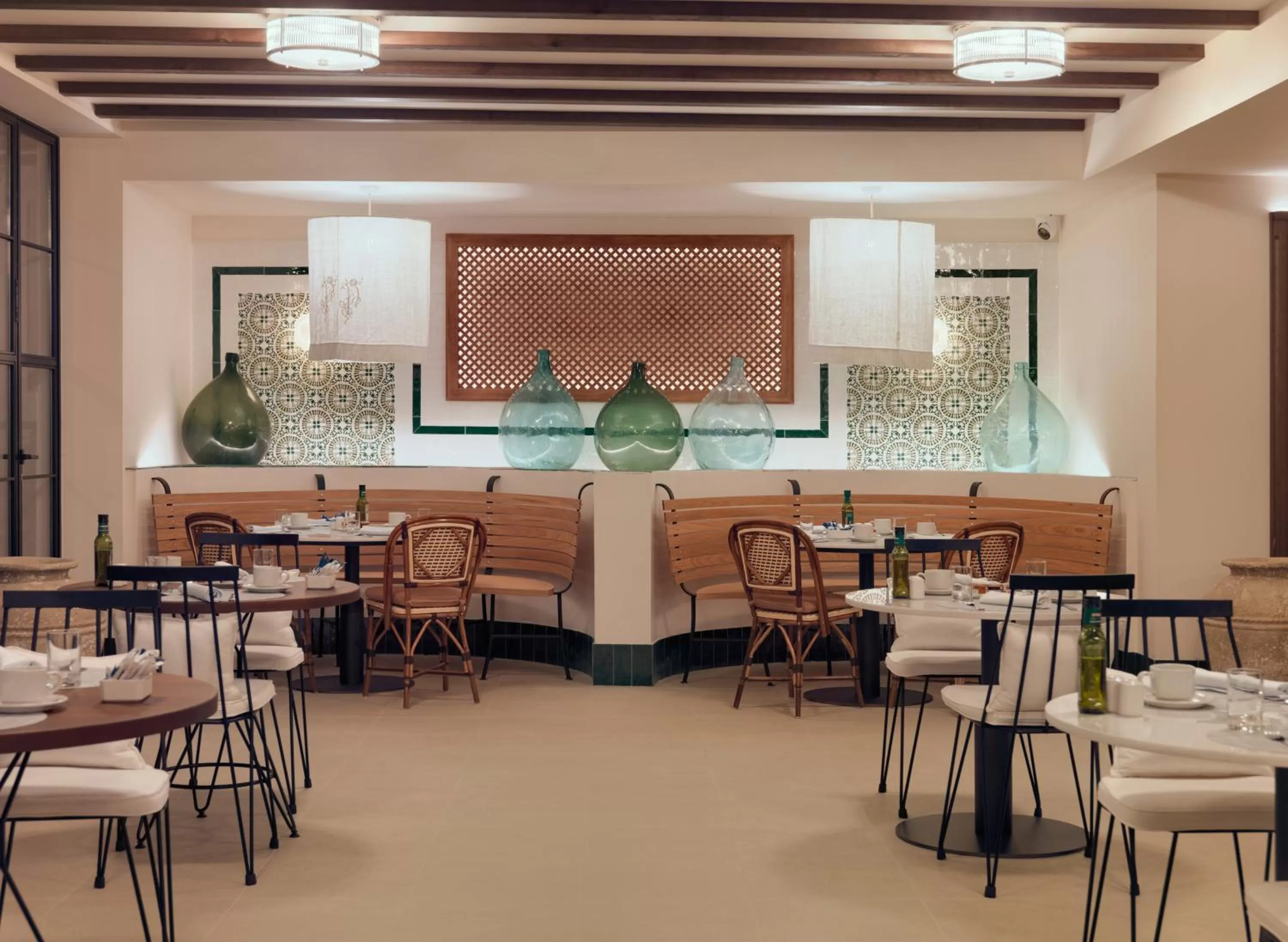 Restaurant/places to eat in H10 Casa de la Plata