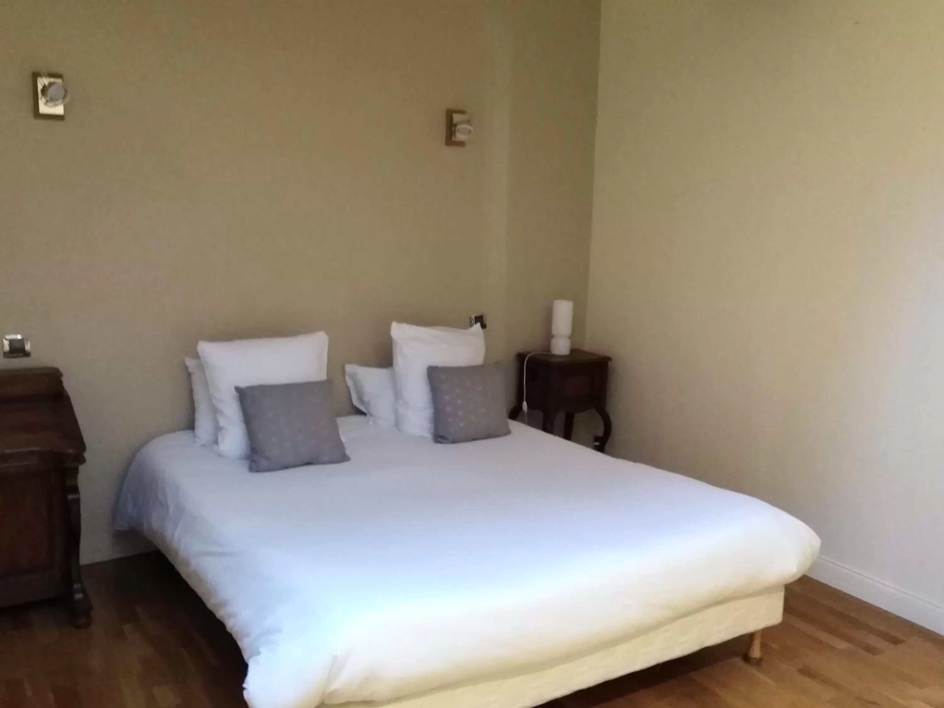 Off site, Bed in Hotel et Spa Le Lion d'Or