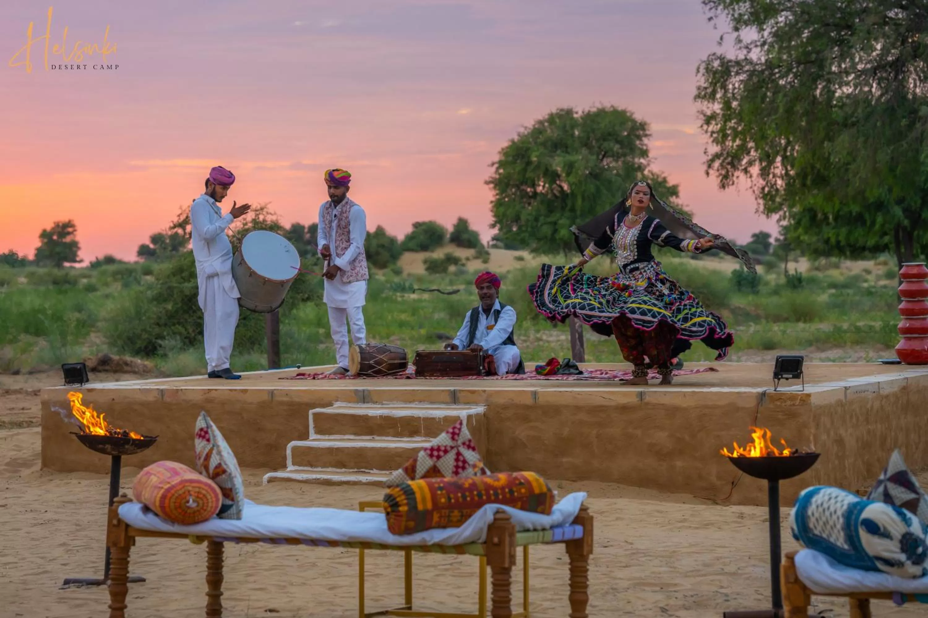 Evening entertainment in Helsinki Desert Camp