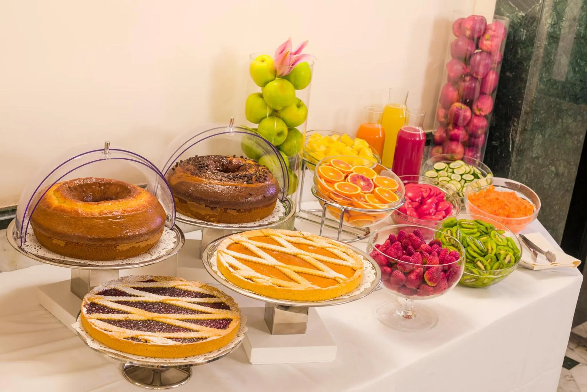 Buffet breakfast in Raeli Hotel Regio