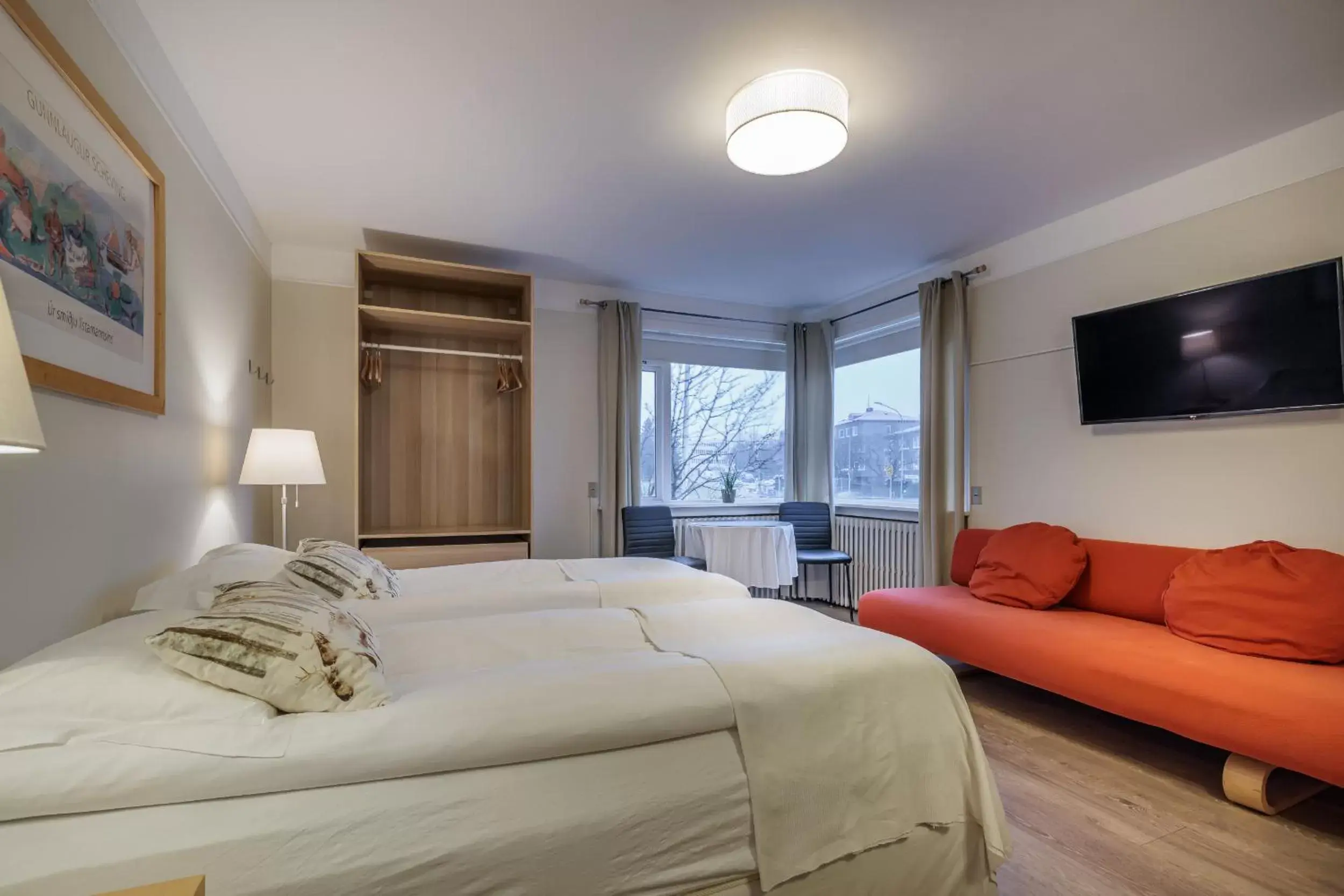 Triple Room with City View in Snorri's Guesthouse Triple Room with City View in Snorri's Guesthouse