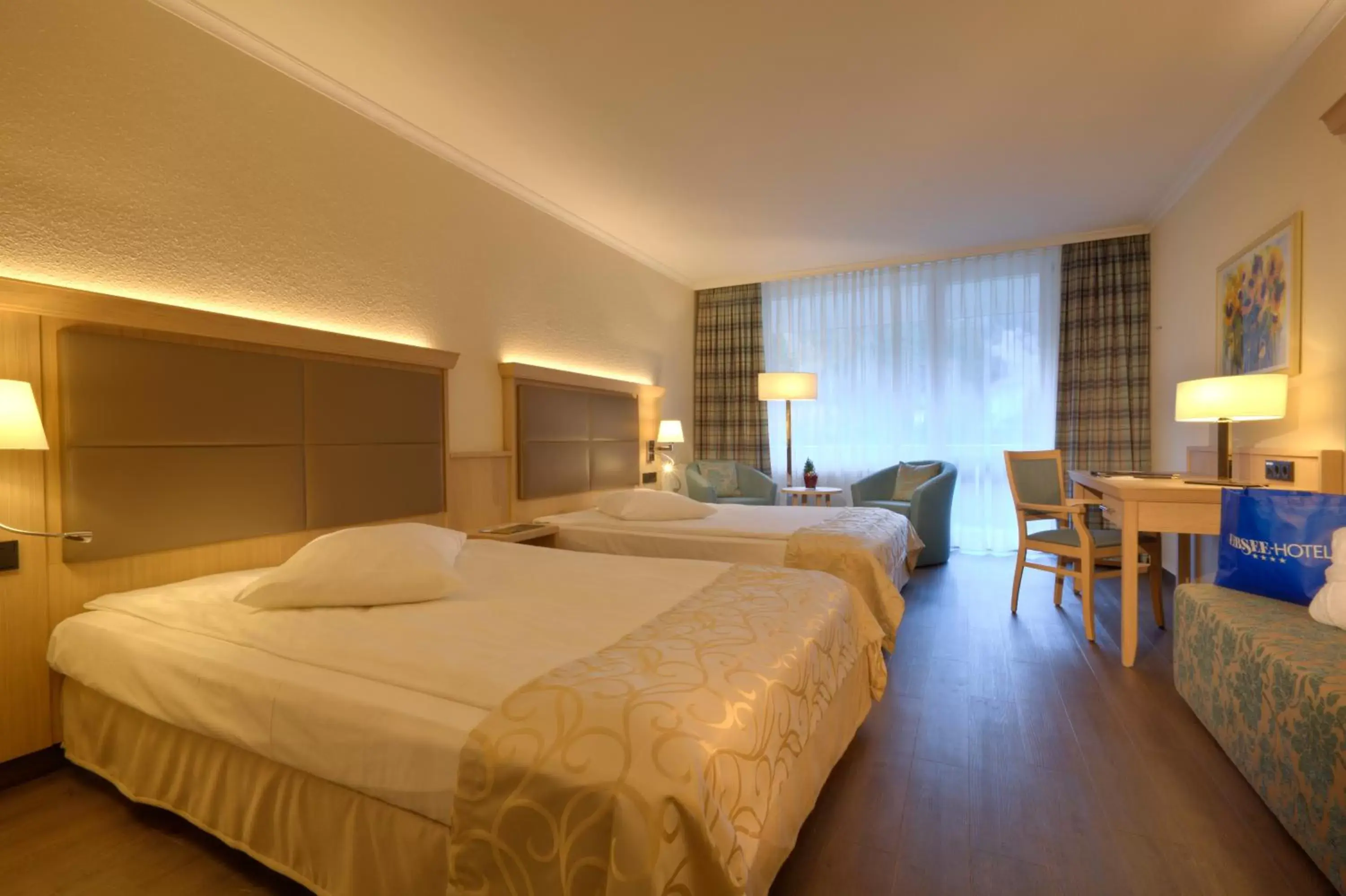 Double Room with View of Zugspitze Mountain in Eibsee Hotel Double Room with View of Zugspitze Mountain in Eibsee Hotel