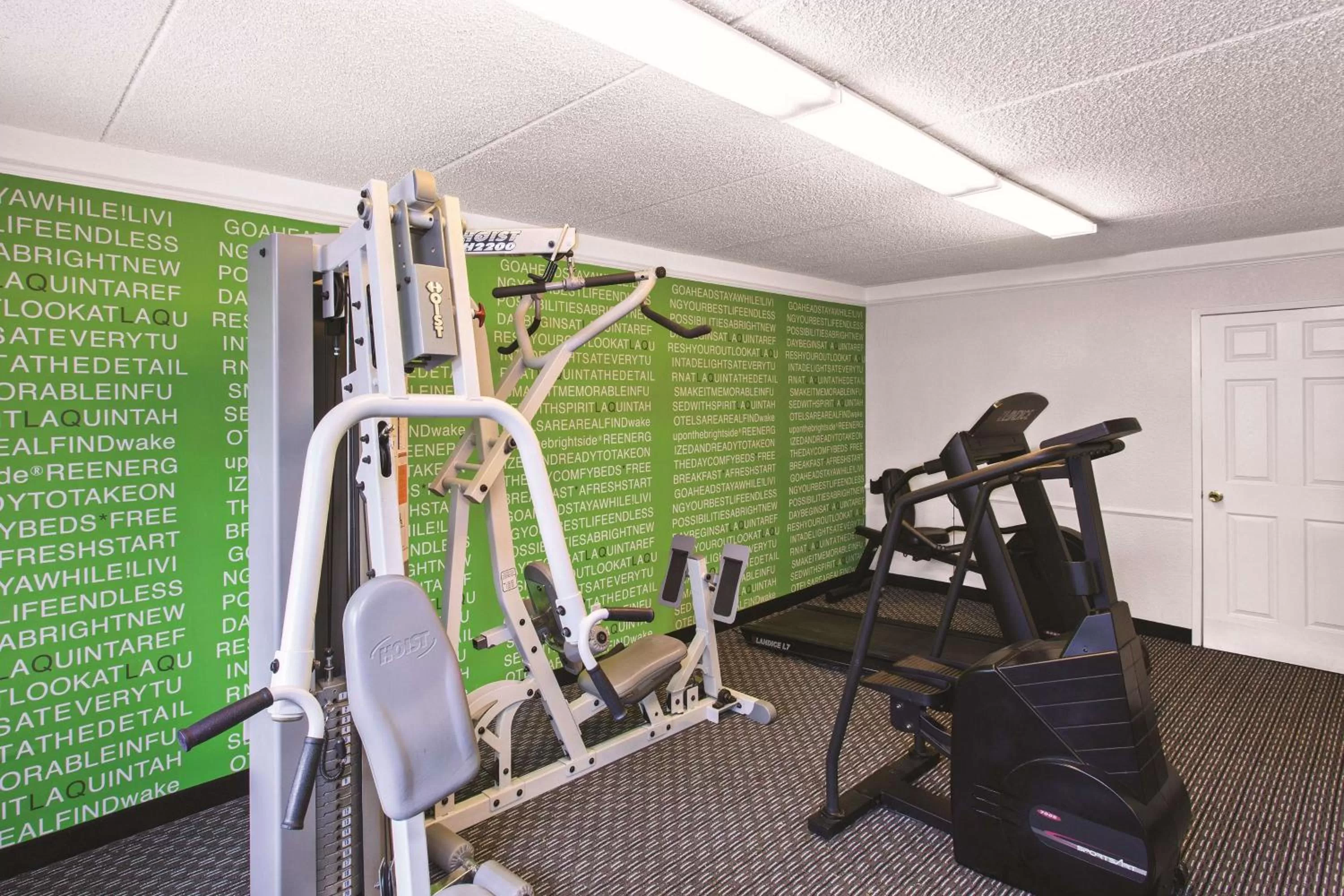 Fitness centre/facilities in La Quinta Inn by Wyndham Fresno Yosemite