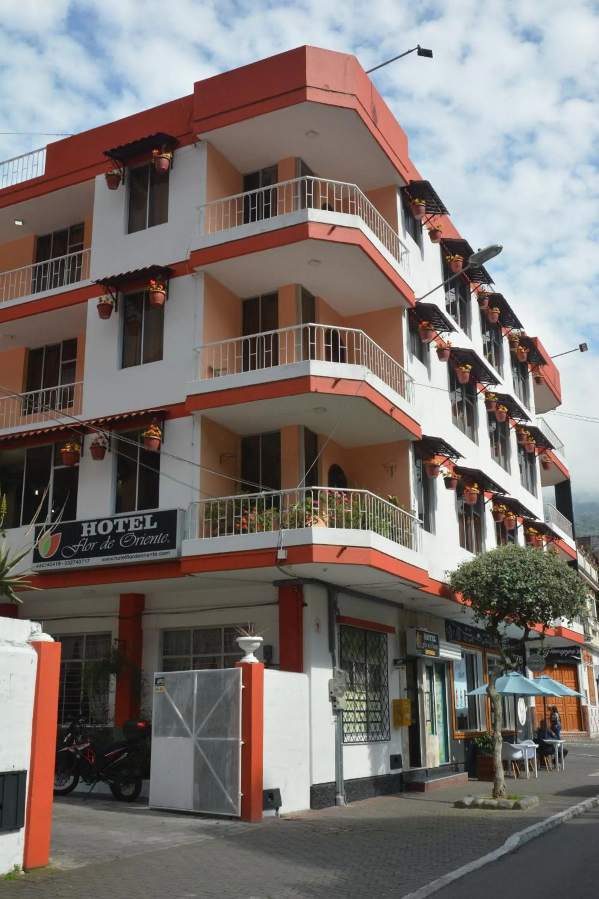 Property Building in Hotel Flor de Oriente
