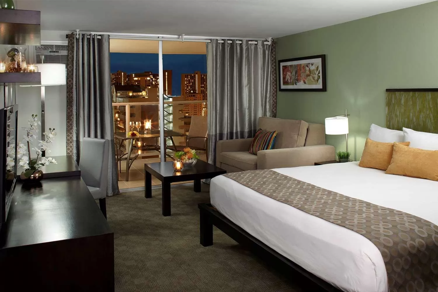 Bed in Skyline Island Colony Hotel