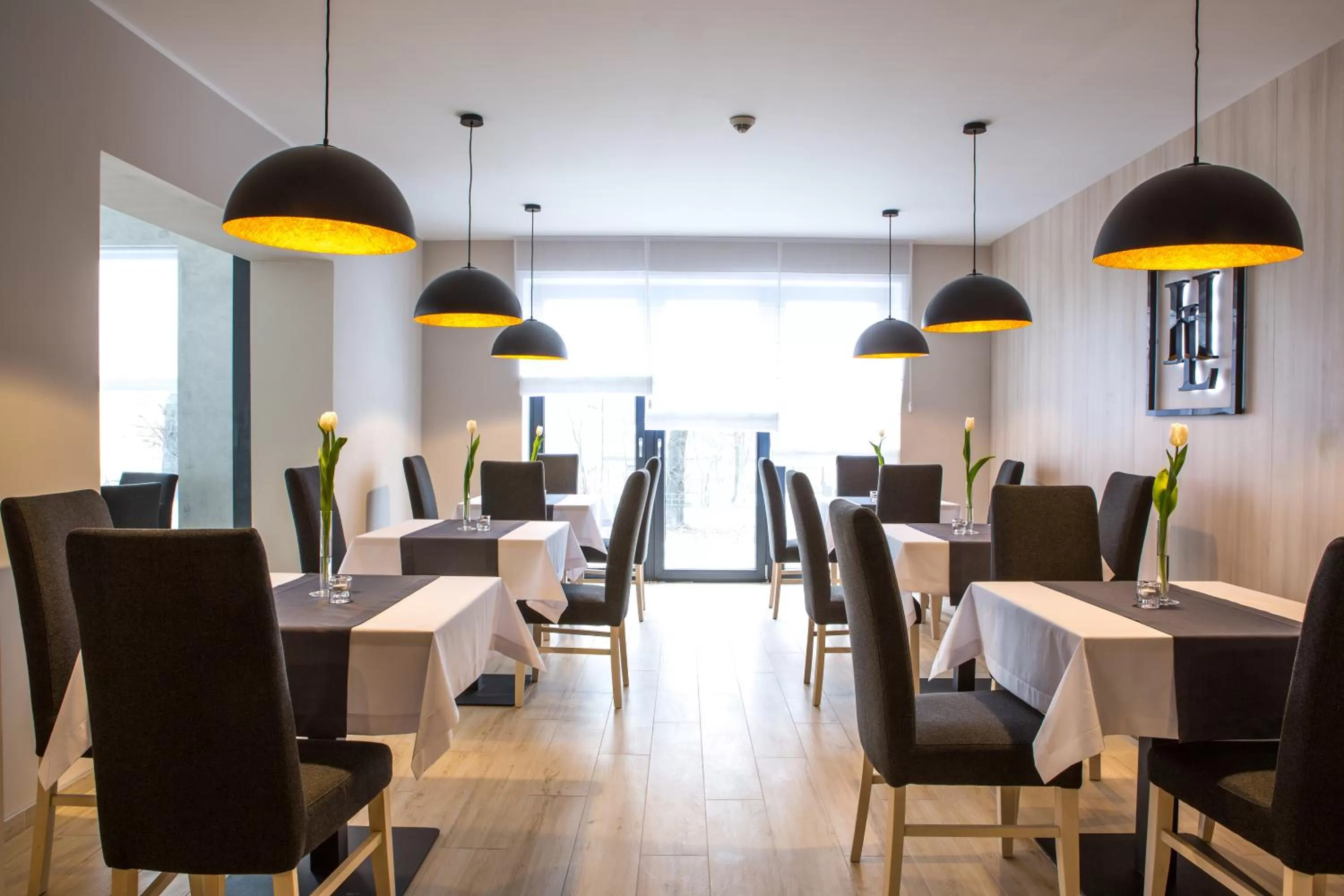 Restaurant/places to eat in Hotel Lantier & Swimming Pool Zone