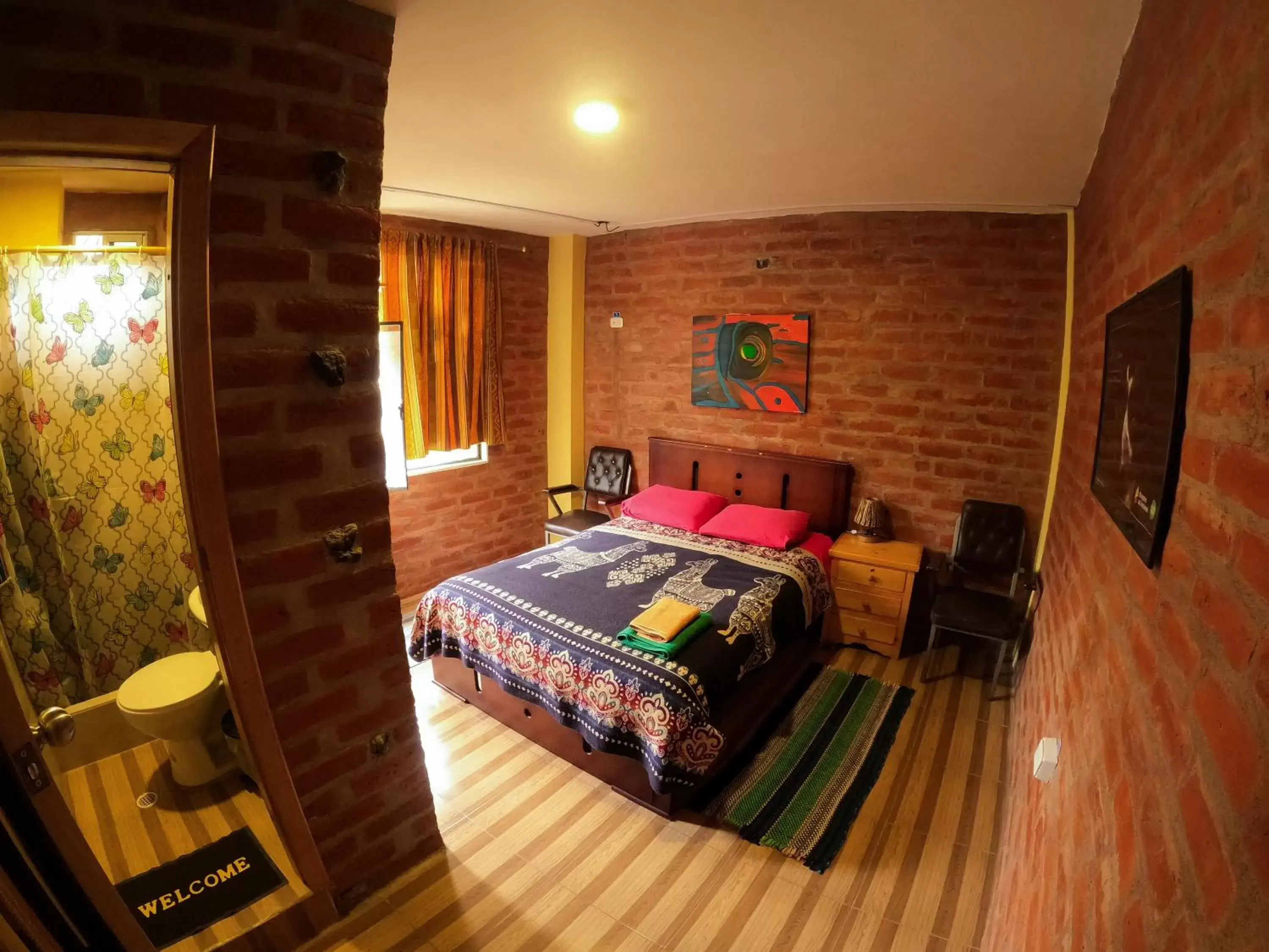 Budget Double Room in Hostal La Casa Amarilla City Budget Double Room in Hostal La Casa Amarilla City
