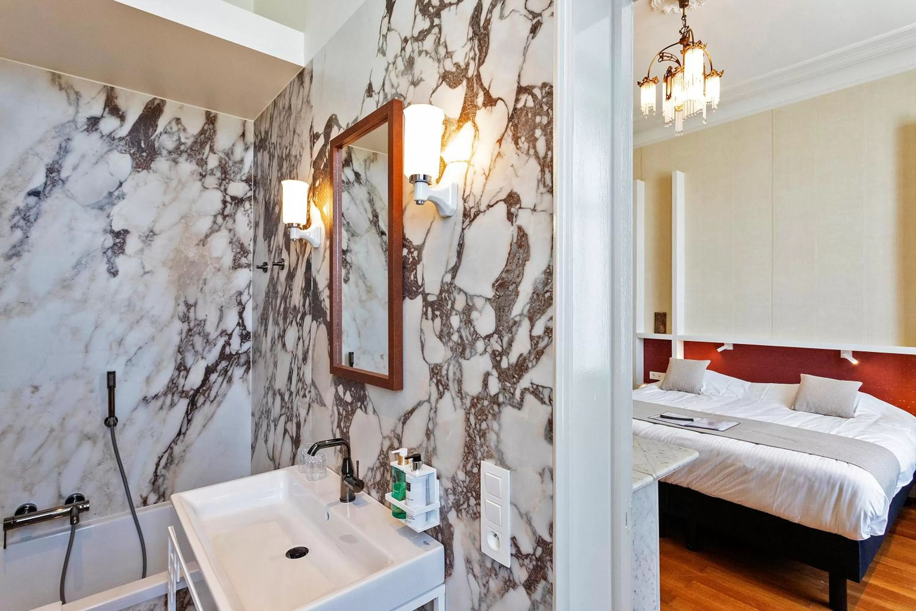 Bathroom, Bed in Boutique hotel Shamon