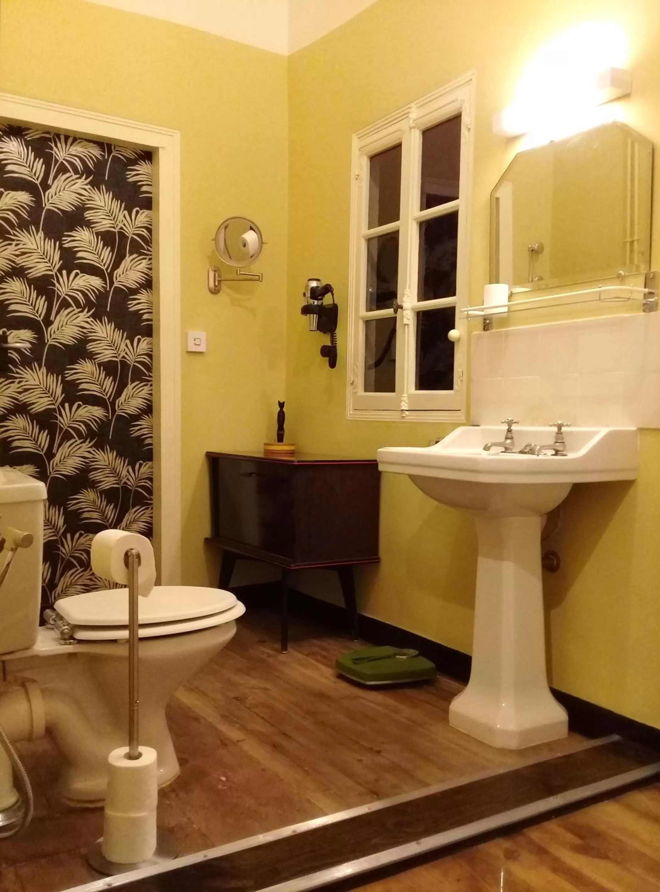 Bathroom in Bazar du Nouveau Siècle