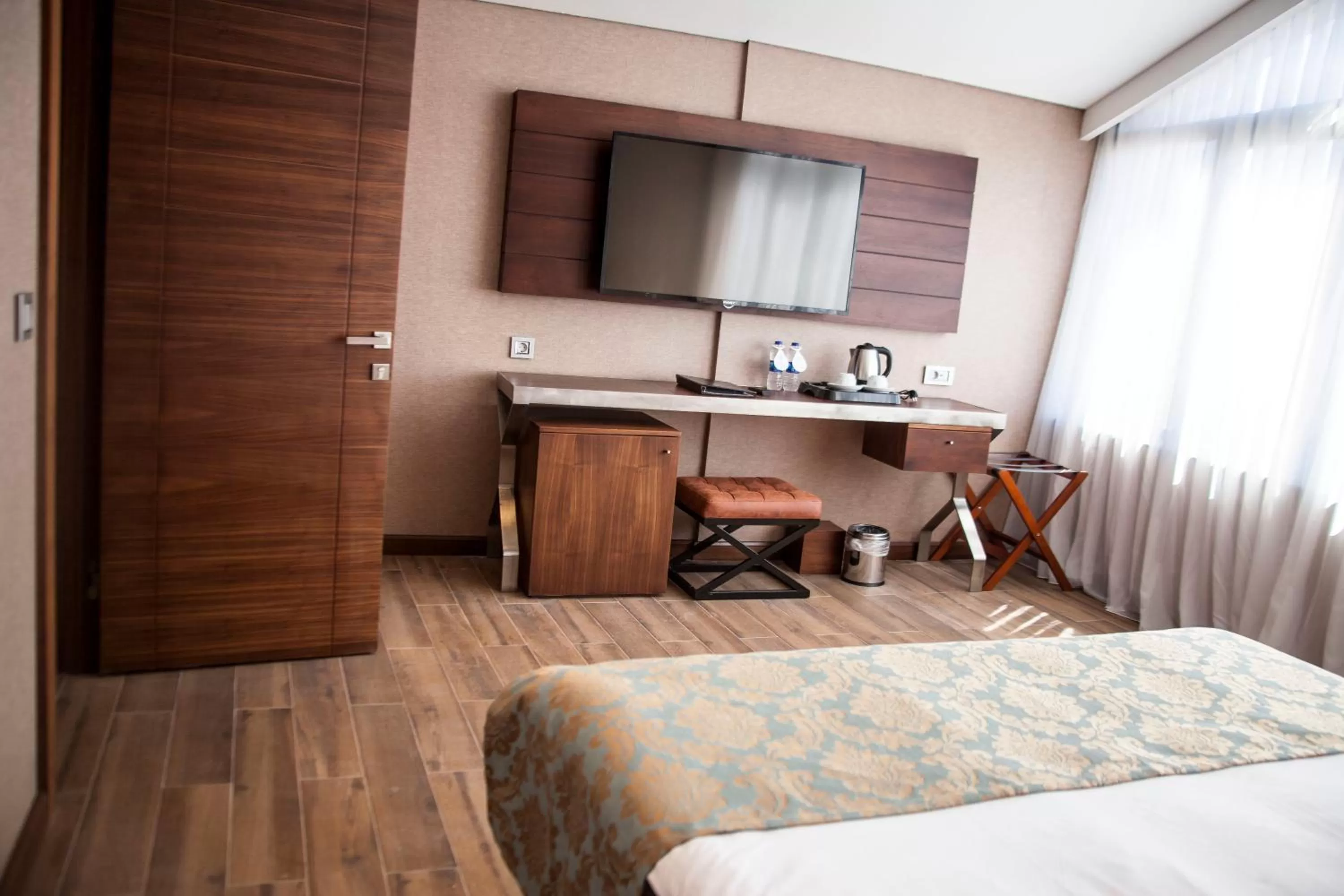 TV and multimedia, Bed in Old Port Hotel