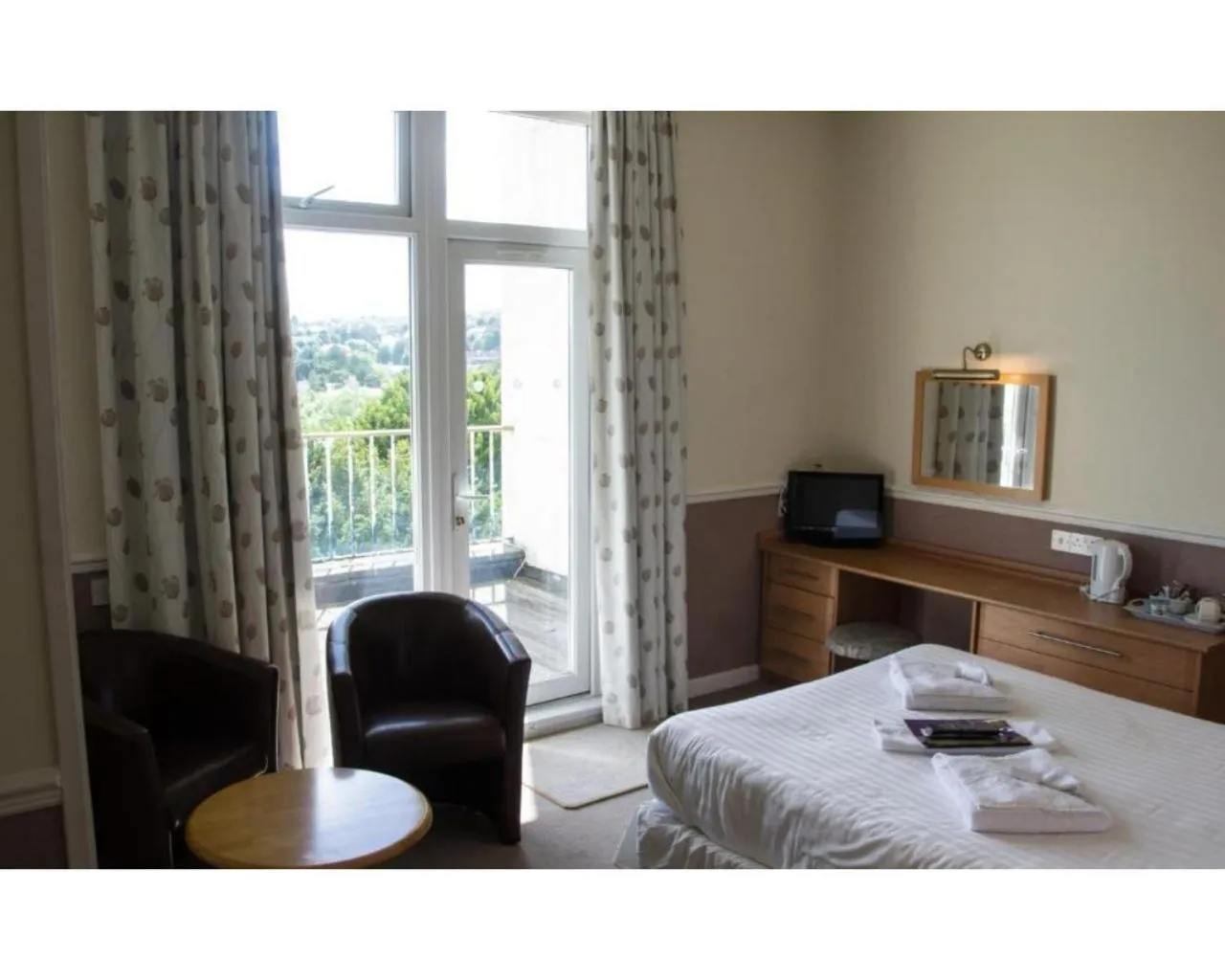 Bedroom, Bed in Diamond Hotel