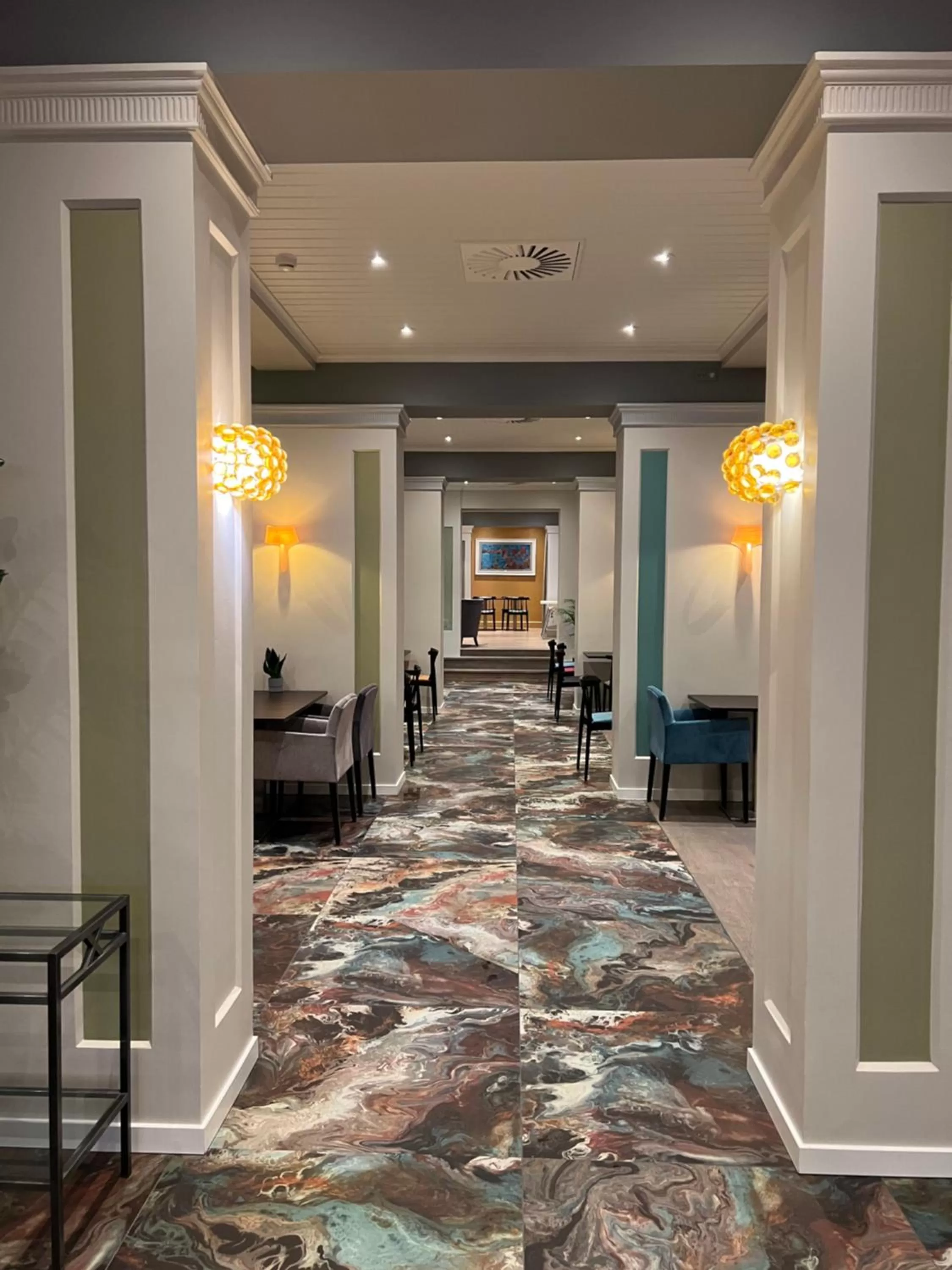 Lounge or bar in MERCURE KLAIPEDA CITY HOTEL, Meetings, Events, Restaurant & Bar - Accor Group, Pet Stay FREE