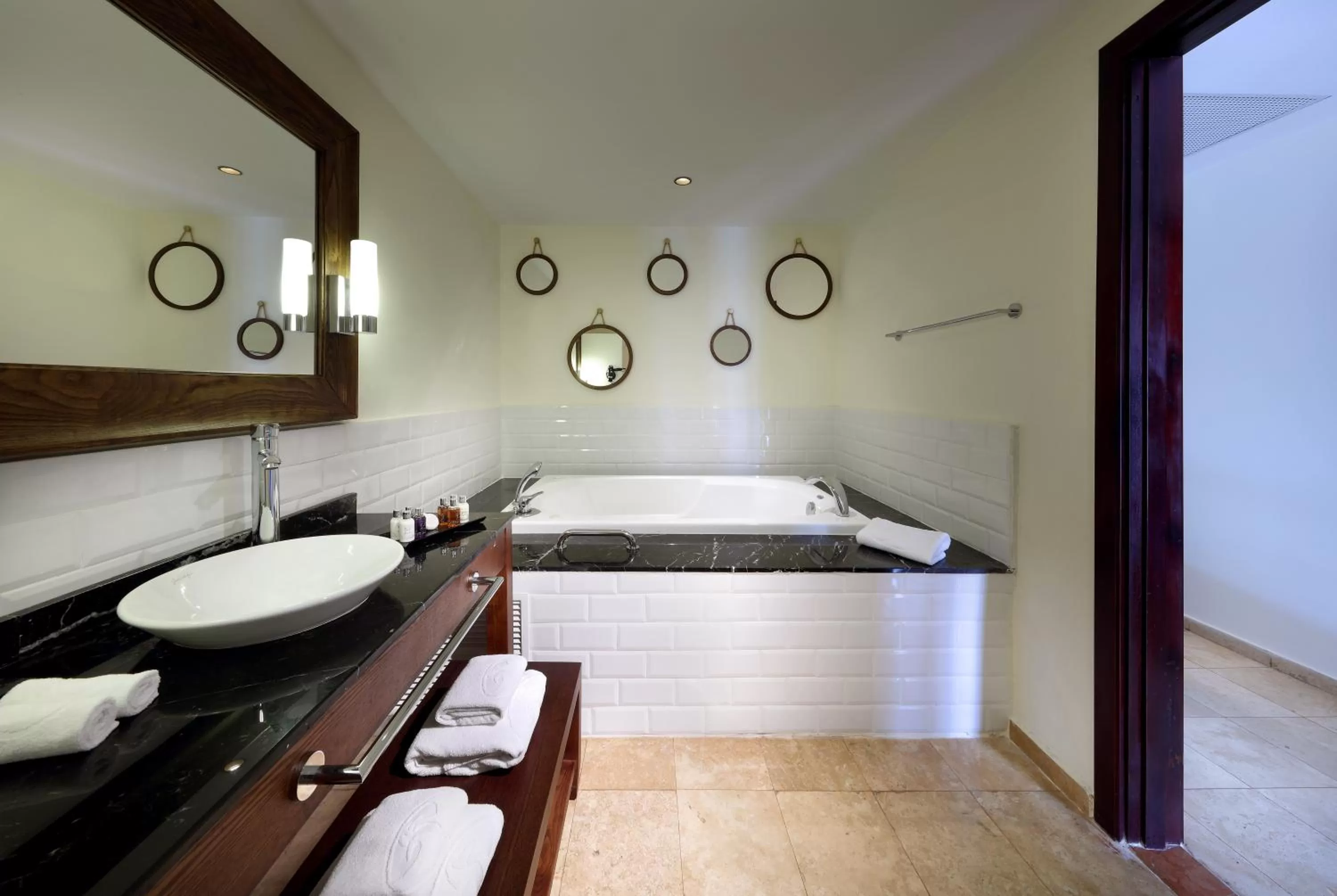 Bathroom, Bed in Grand Palladium Lady Hamilton Resort & Spa - All Inclusive