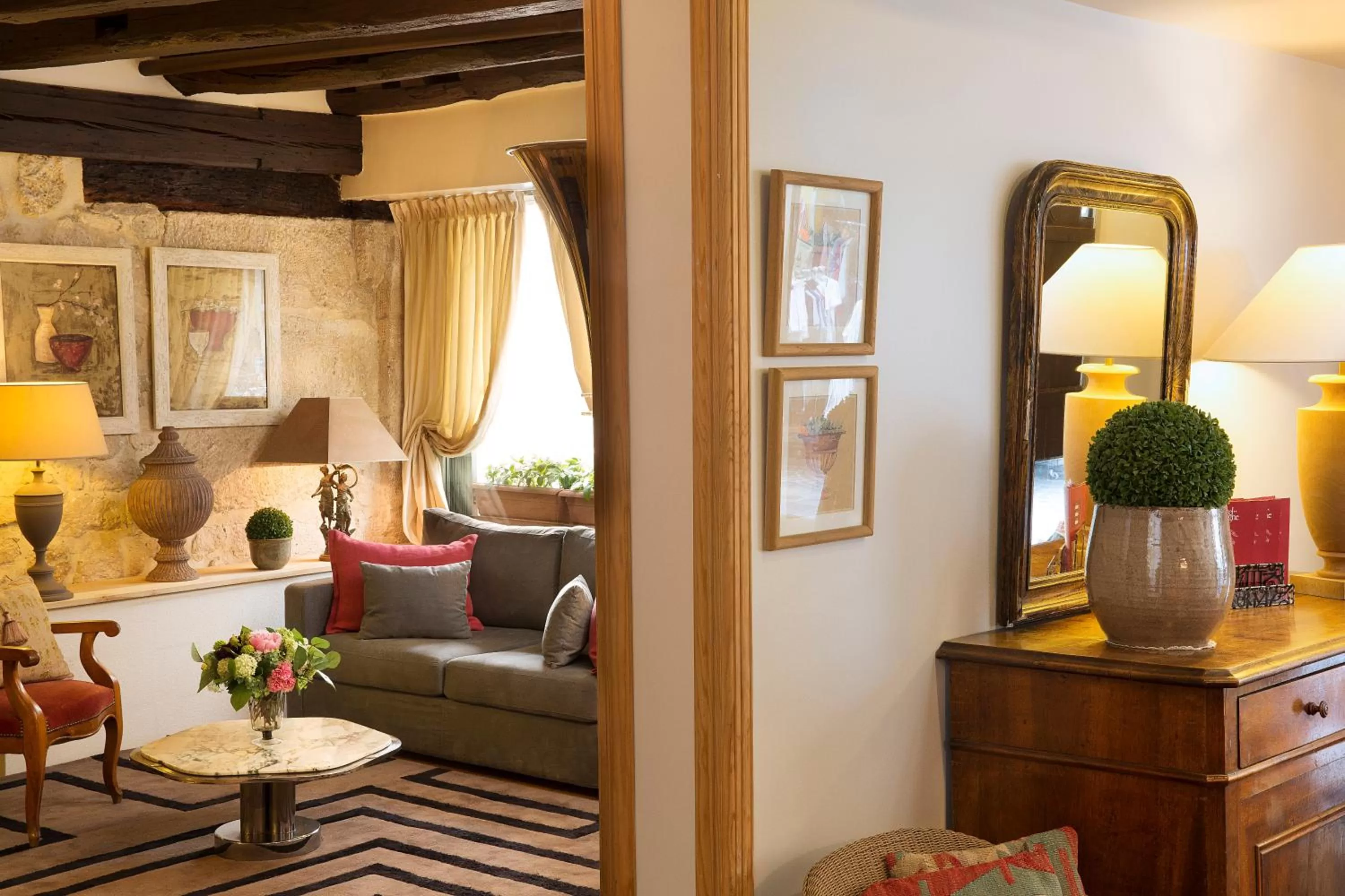 Lobby or reception in Hôtel du Cygne Paris