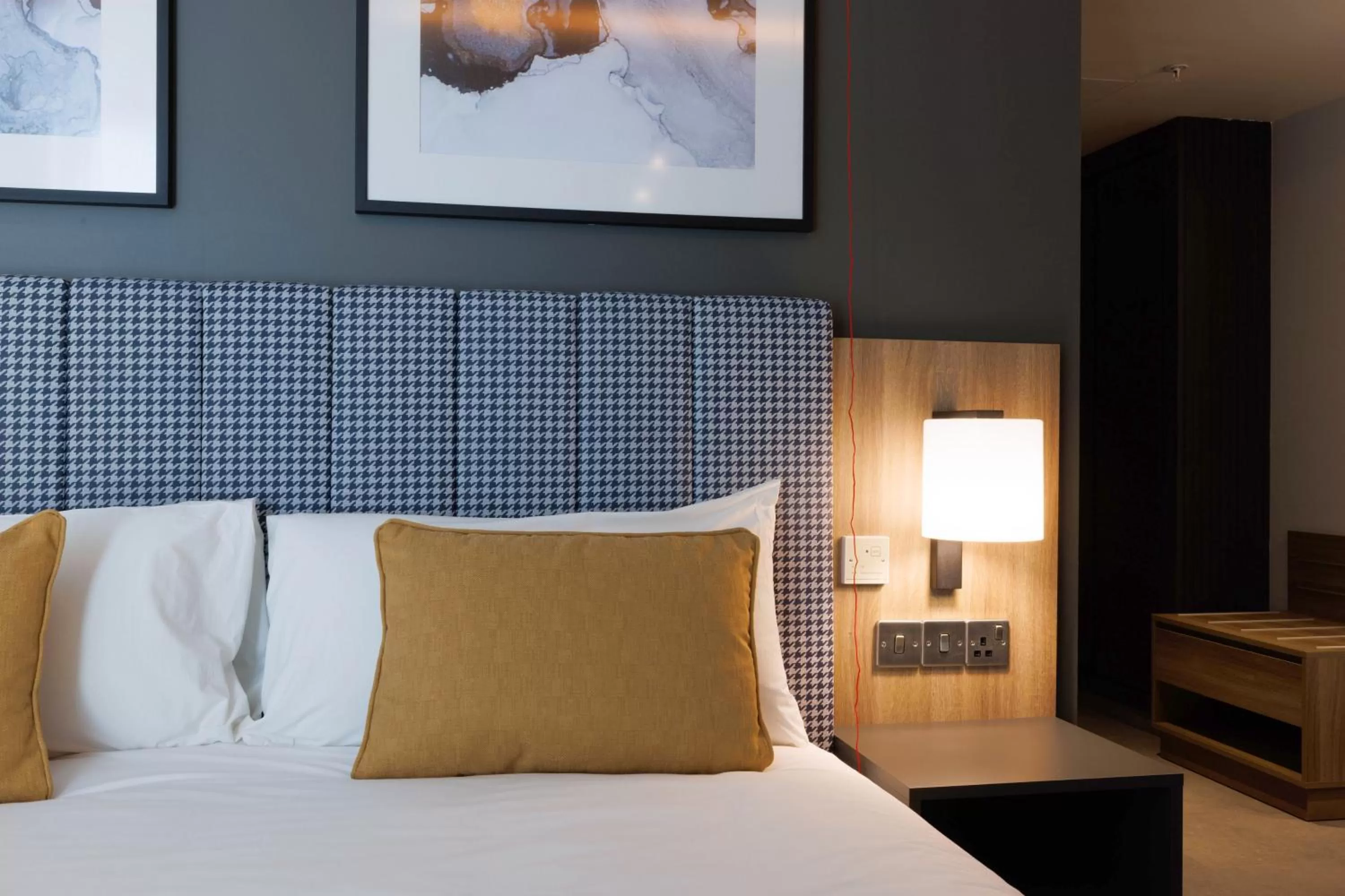 Photo of the whole room, Bed in Riu Plaza London Victoria