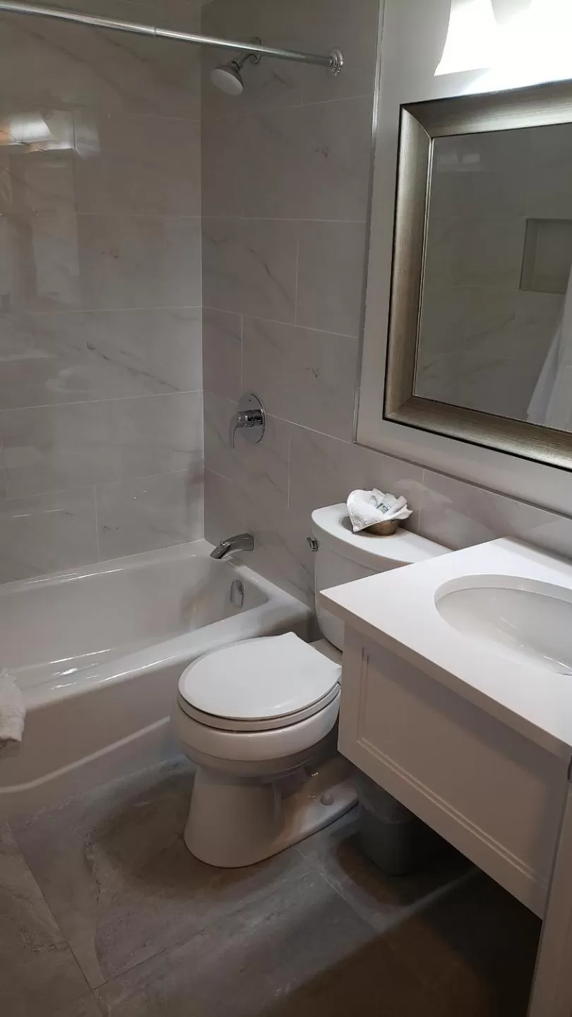 Shower in Arbutus Inn