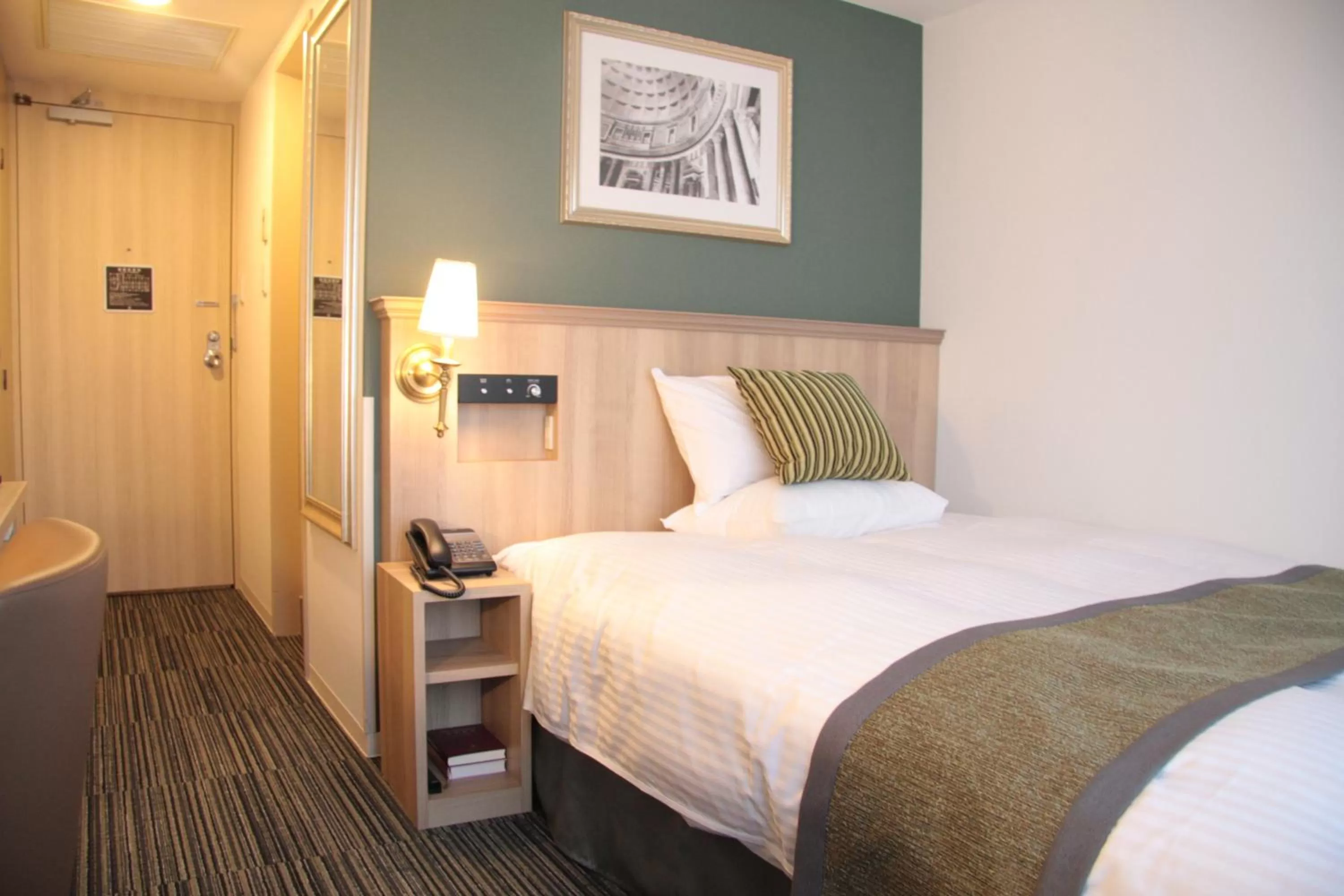 Bedroom, Bed in The Italia Ken